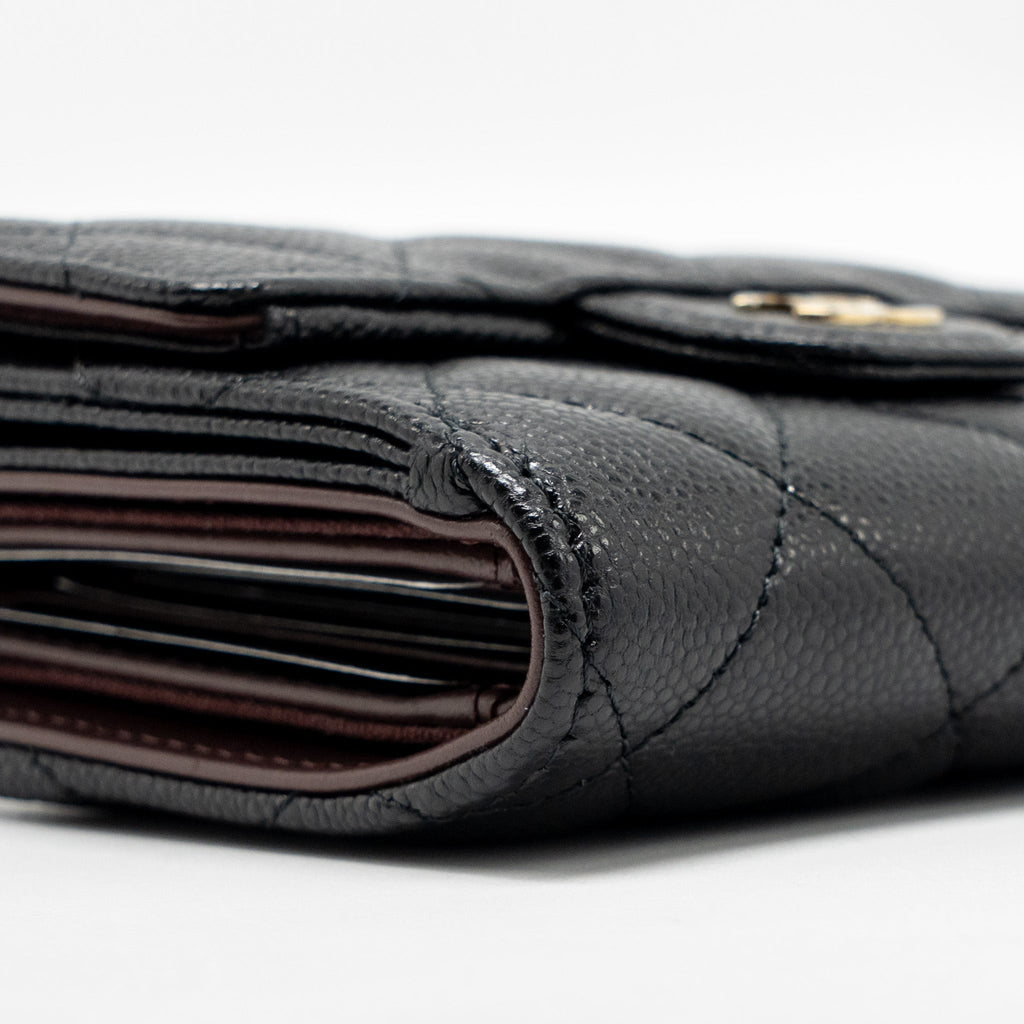chanel-compact-wallet-caviar-black-lghwmicrochip