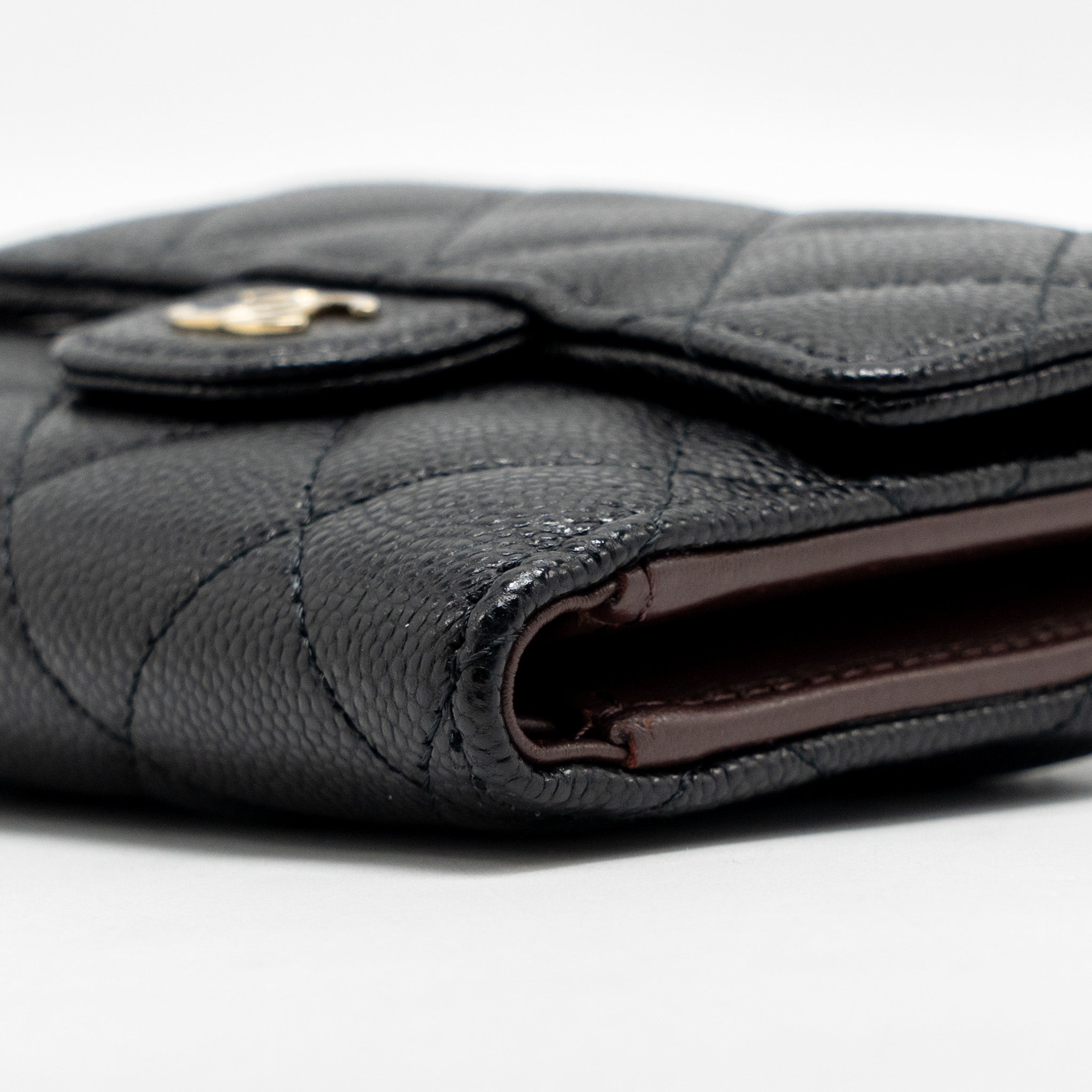 chanel-compact-wallet-caviar-black-lghwmicrochip
