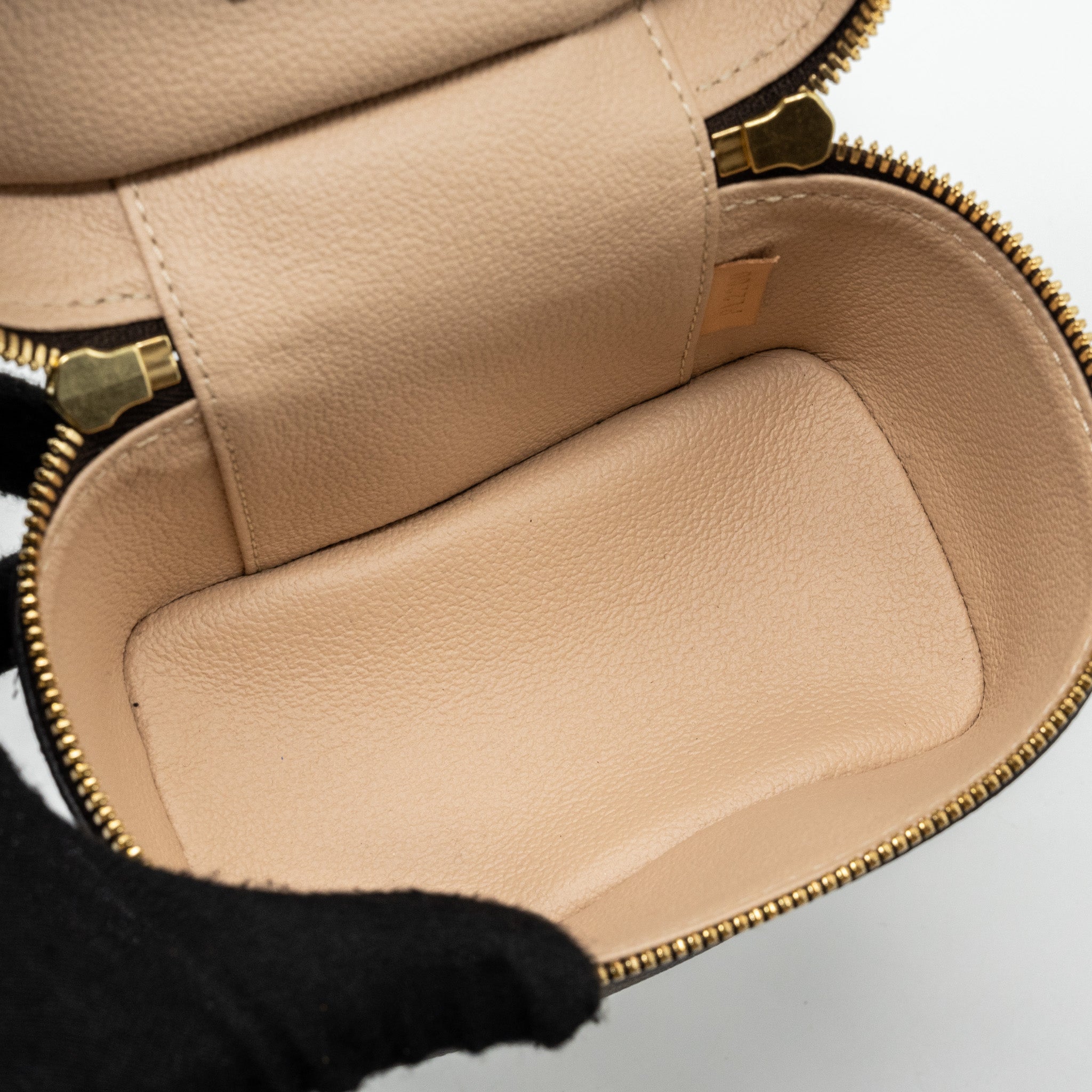 louis-vuitton-nice-nano-monogram-canvas-2