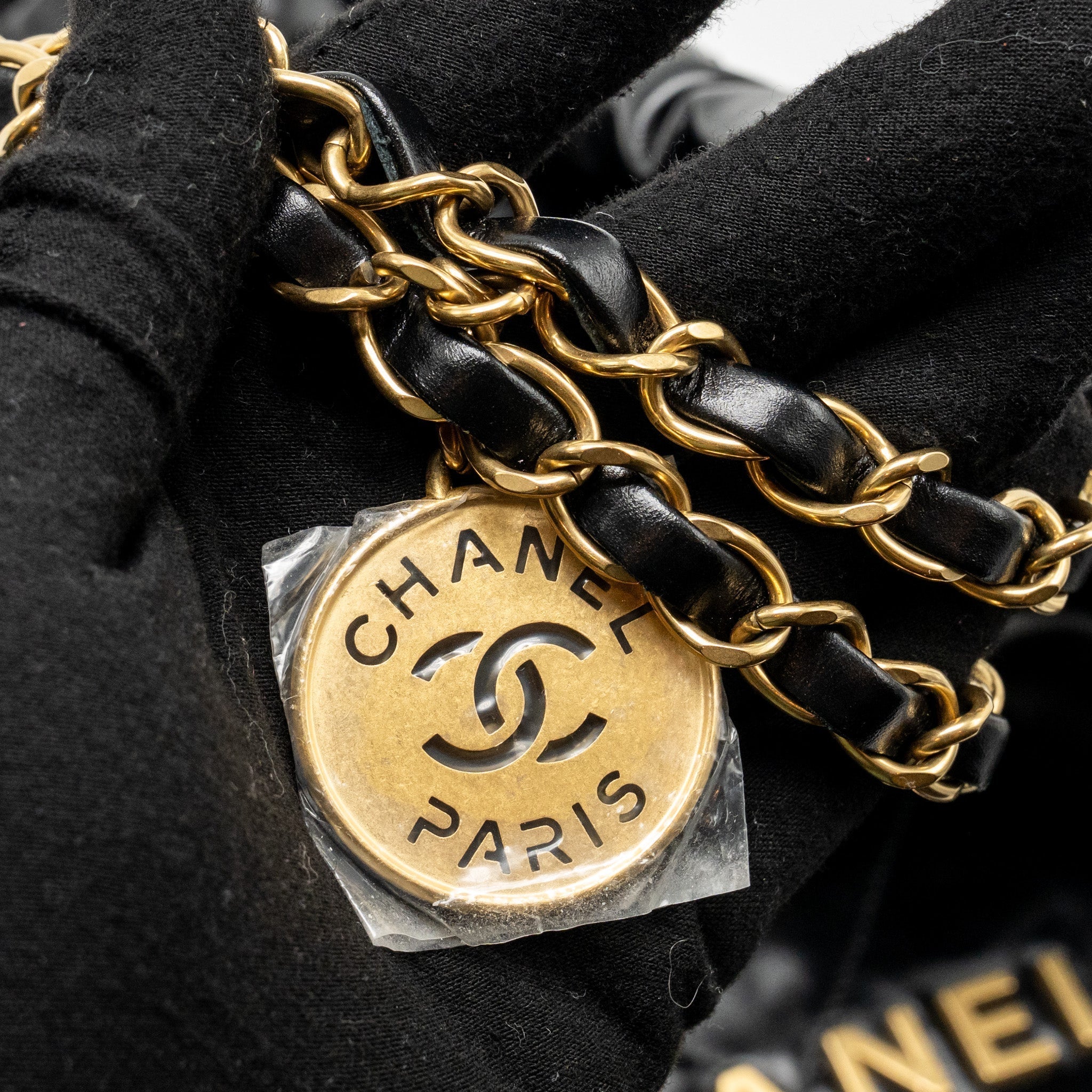 chanel-medium-22-bag-shiny-calfskin-black-ghw-microchip-4