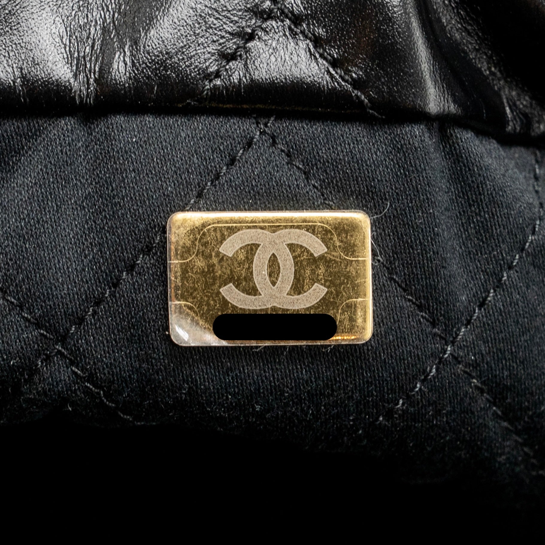 chanel-medium-22-bag-shiny-calfskin-black-ghw-microchip-4