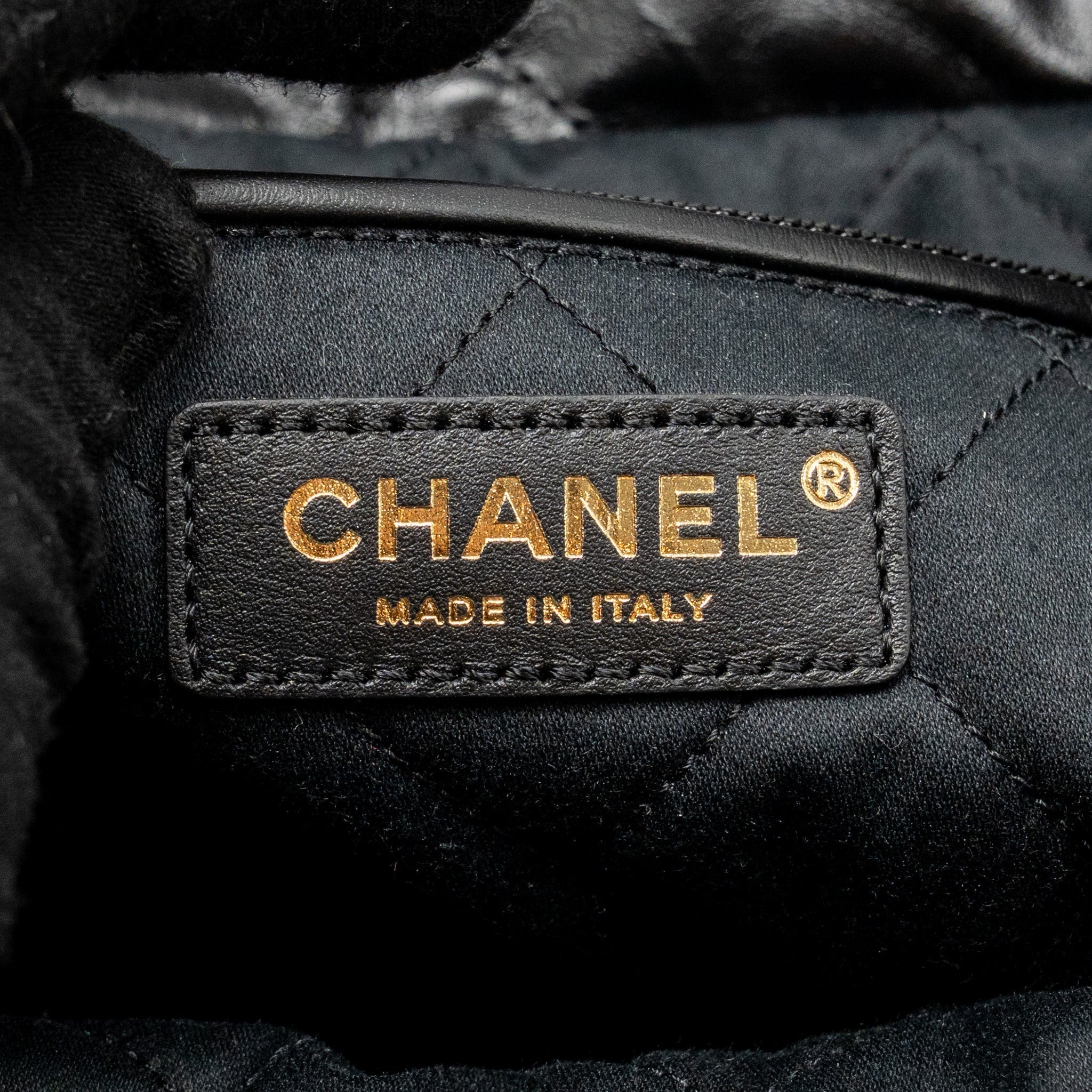 chanel-medium-22-bag-shiny-calfskin-black-ghw-microchip-4