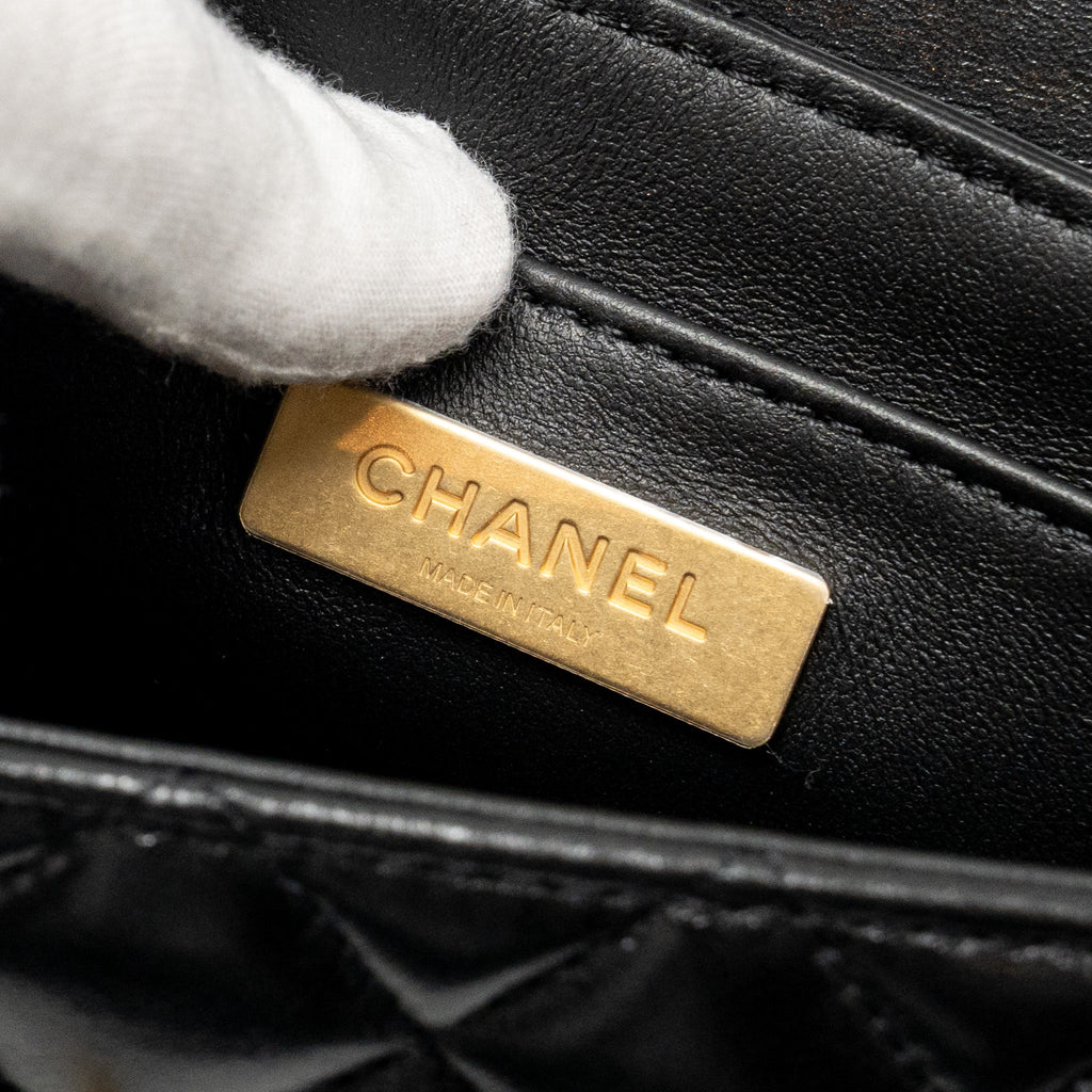 chanel-25p-top-handle-flap-bag-shiny-lambskin-black-ghwmicrochip-copy