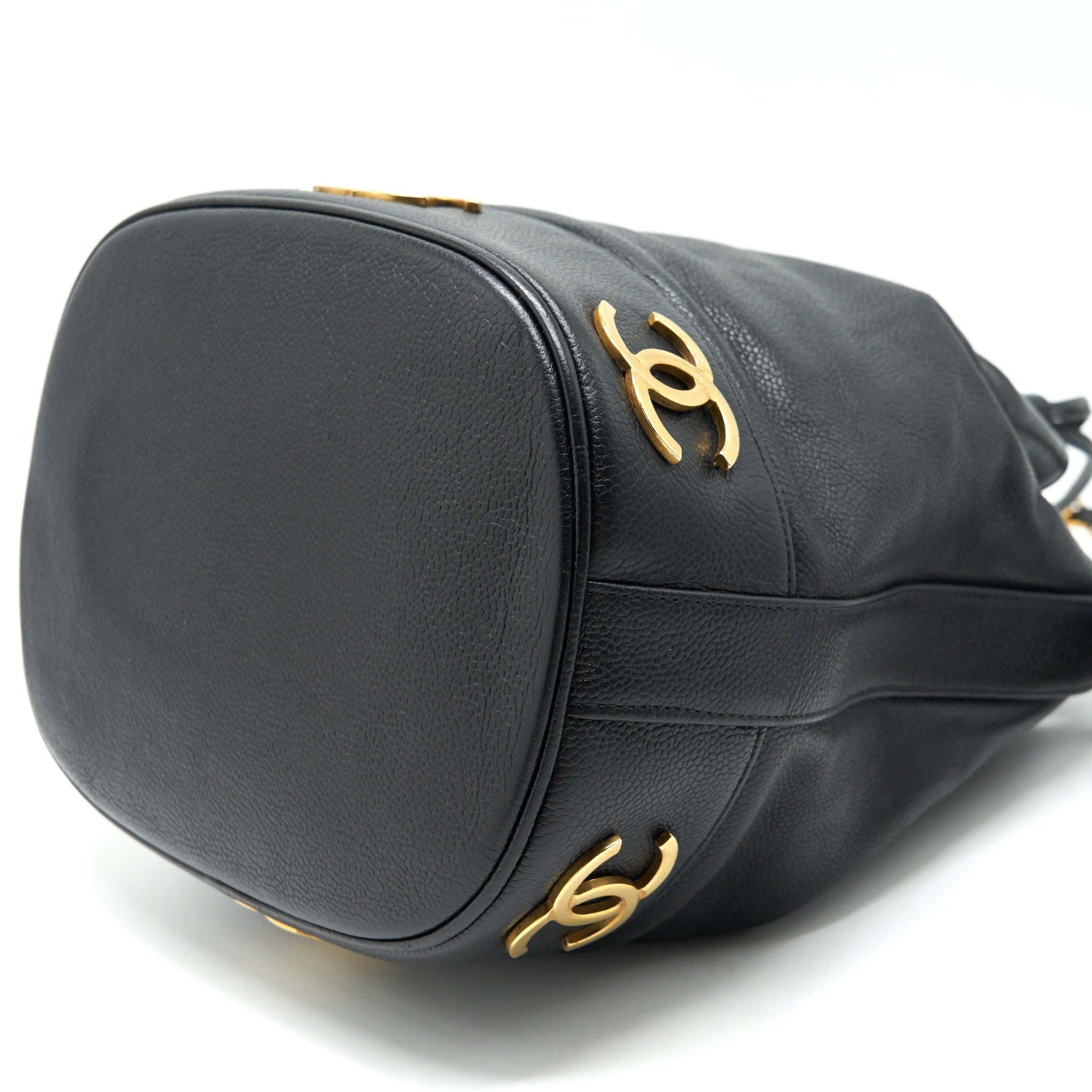 chanel-vintage-cc-logo-pearl-crush-caviar-bucket-bag-black