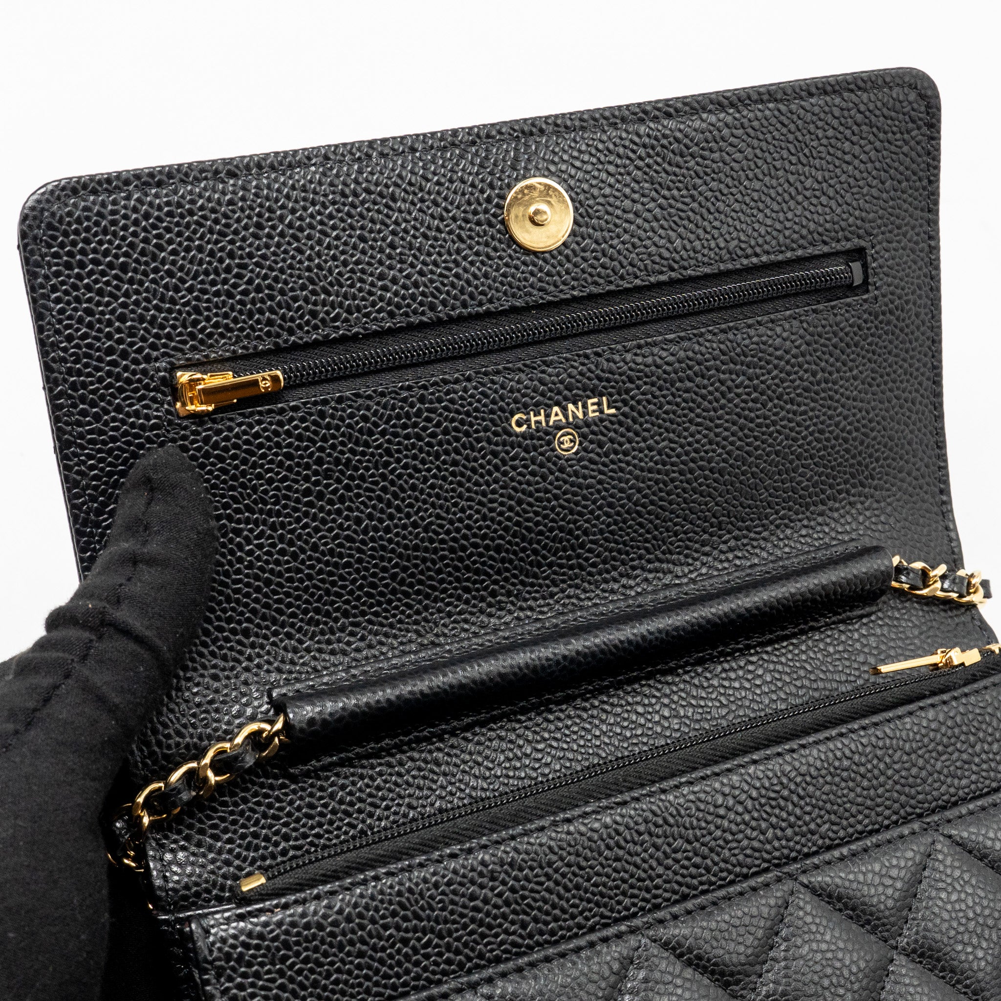 chanel-classic-wallet-on-chain-caviar-black-ghwmicrochip-5