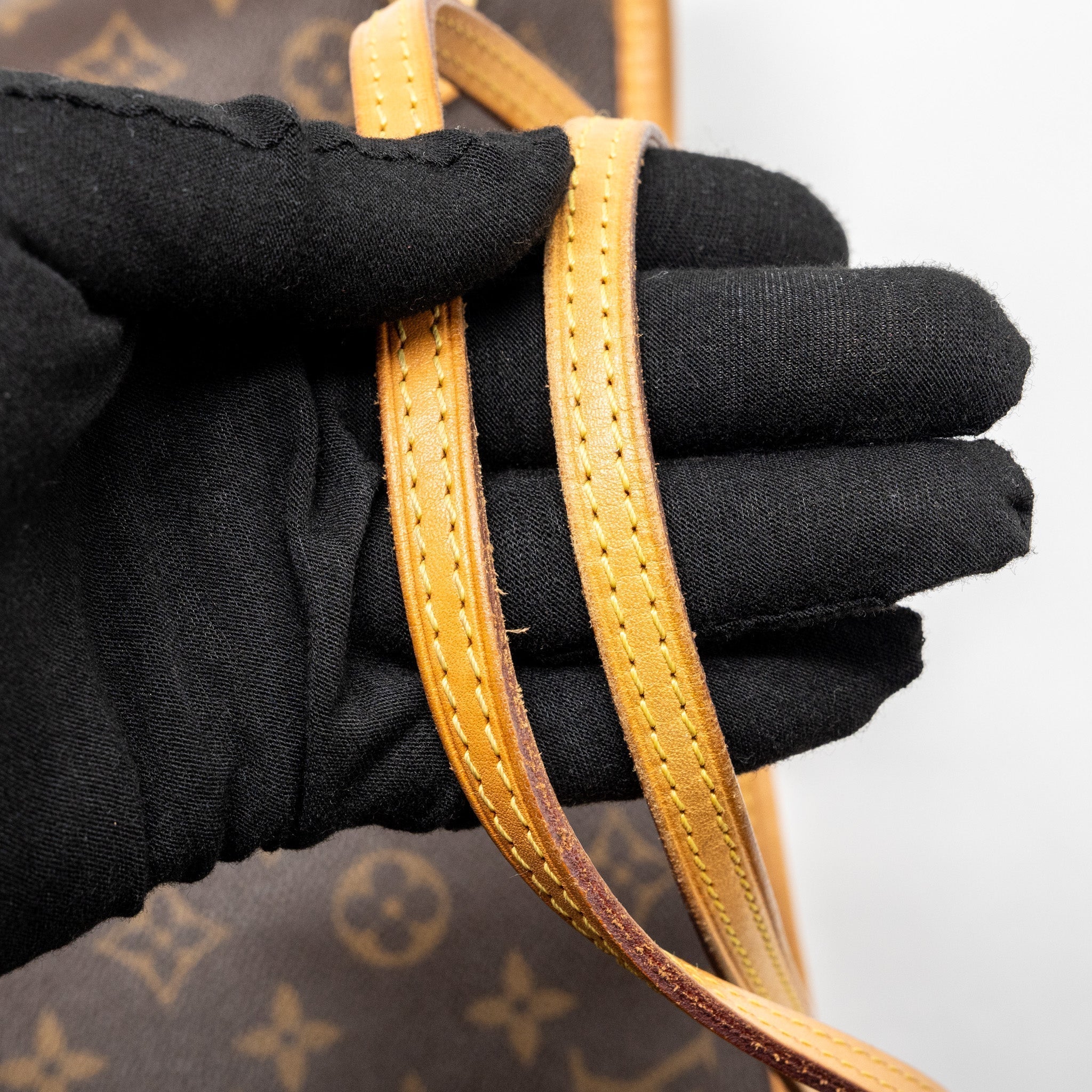 louis-vuitton-neverfull-mm-monogram-canvas-ghw-4
