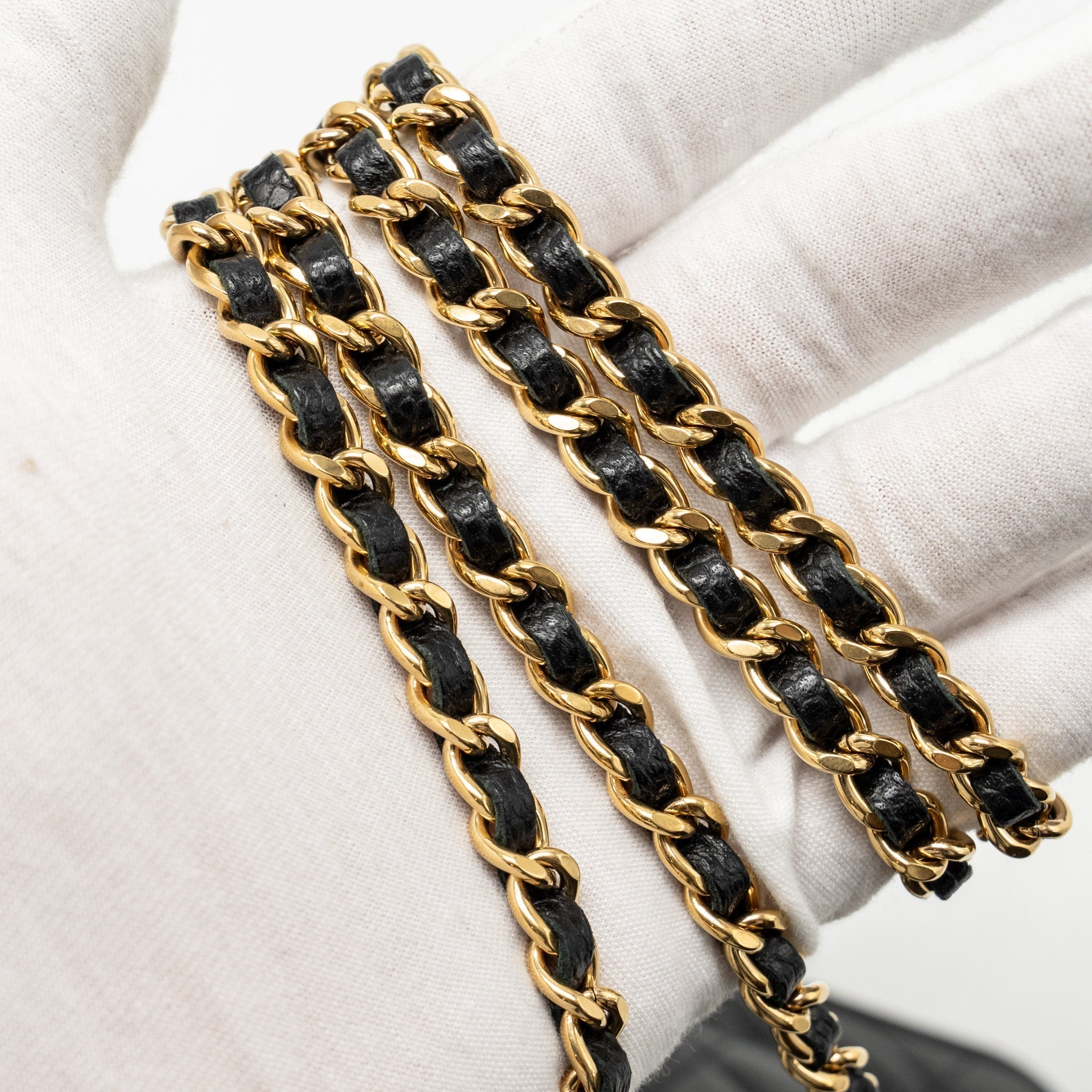chanel-classic-wallet-on-chain-caviar-black-ghwmicrochip-2