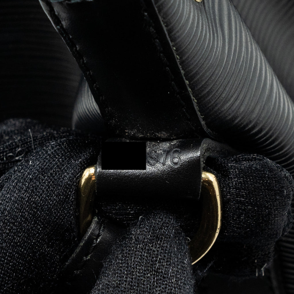 louis-vuitton-petit-noe-epi-leather-black-ghw