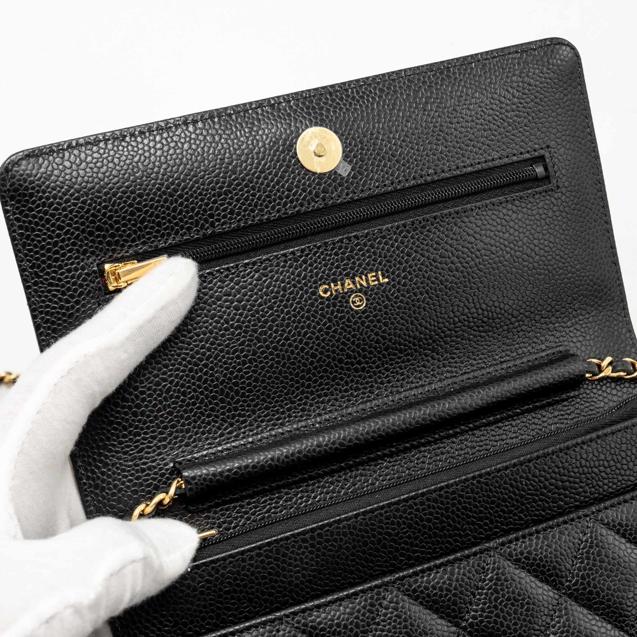 chanel-classic-wallet-on-chain-caviar-black-ghwmicrochip-2