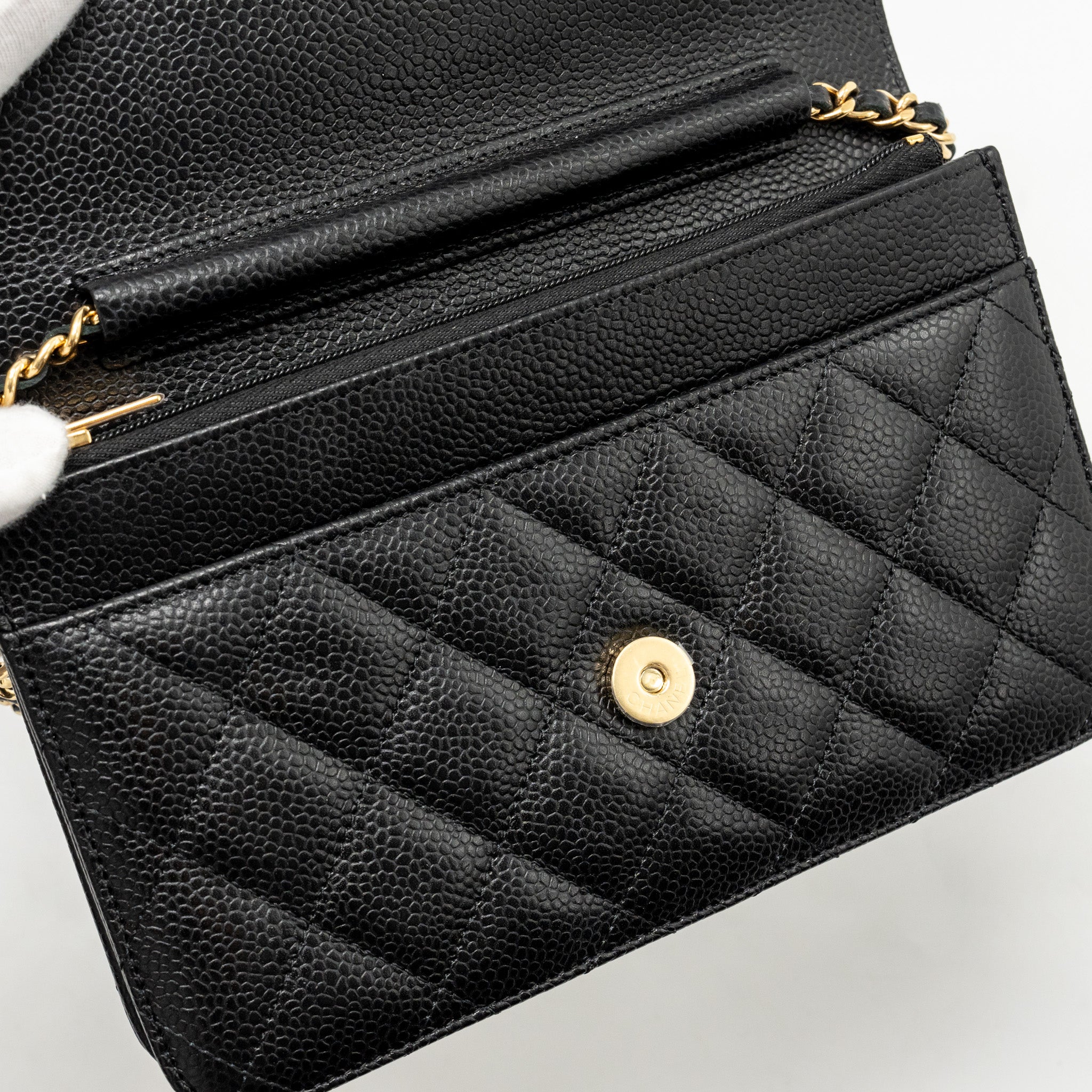 chanel-classic-wallet-on-chain-caviar-black-ghwmicrochip-2
