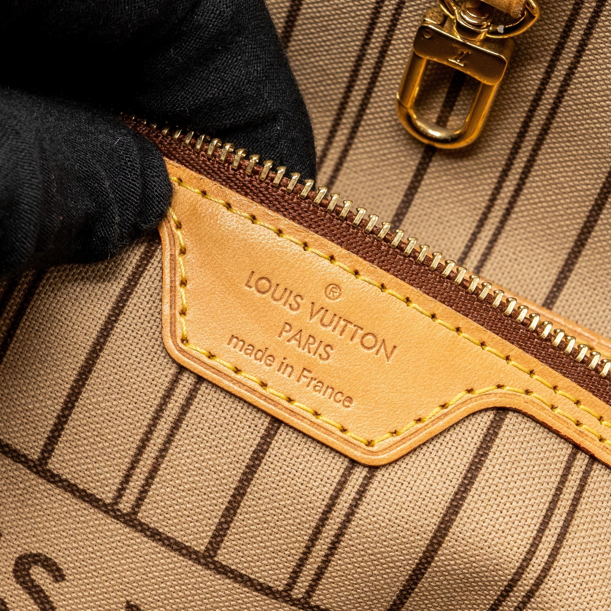 louis-vuitton-neverfull-mm-monogram-canvas-ghw-4