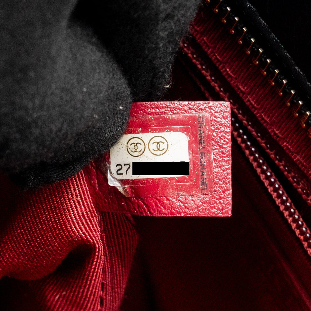 chanel-gabrielle-hobo-bag-aged-calfskin-black-multicolour-hardware