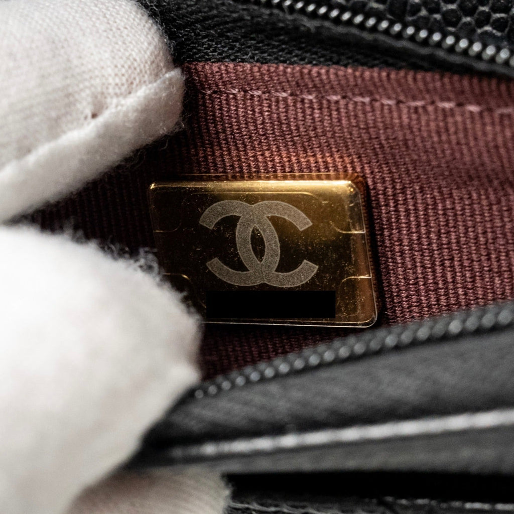 chanel-classic-wallet-on-chain-caviar-black-ghwmicrochip-2