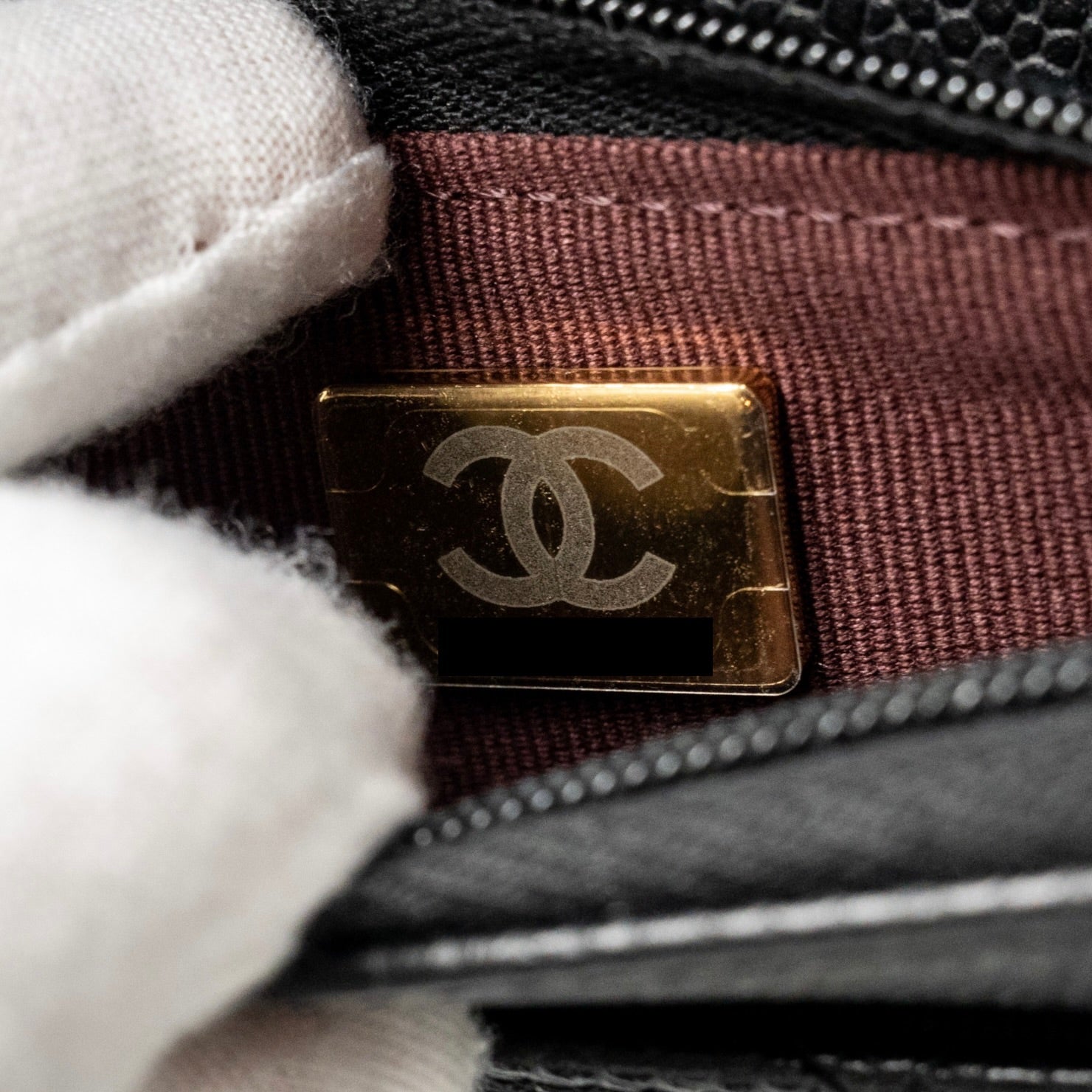 chanel-classic-wallet-on-chain-caviar-black-ghwmicrochip-2