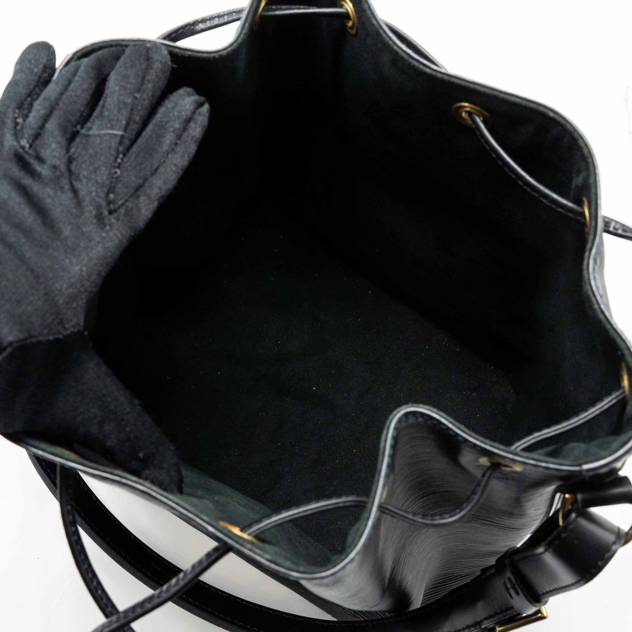 louis-vuitton-petit-noe-epi-leather-black-ghw