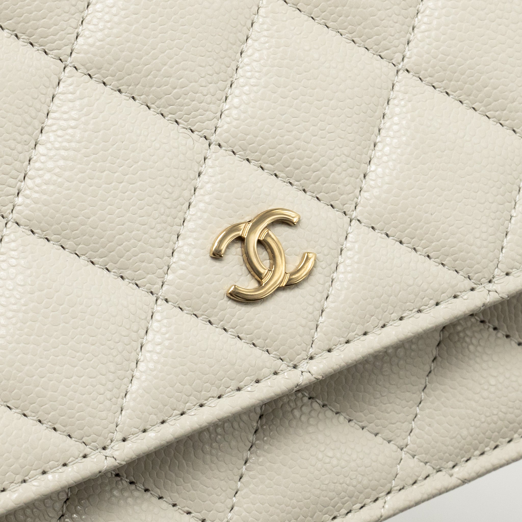 chanel-classic-wallet-on-chain-caviar-creamy-white-lghwmicrochip