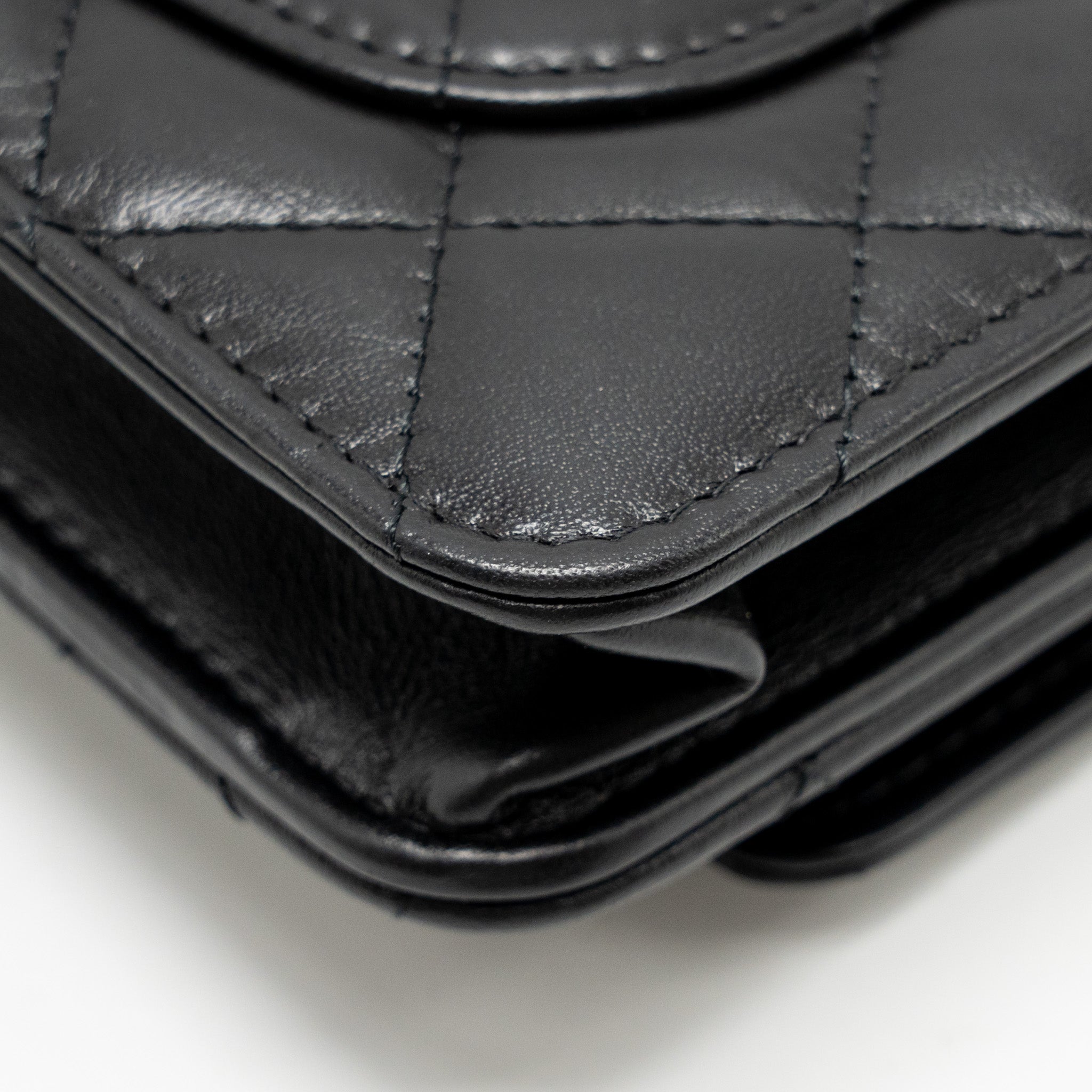 chanel-2-55-reissue-wallet-on-chain-lambskin-black-ghw-microchip-copy