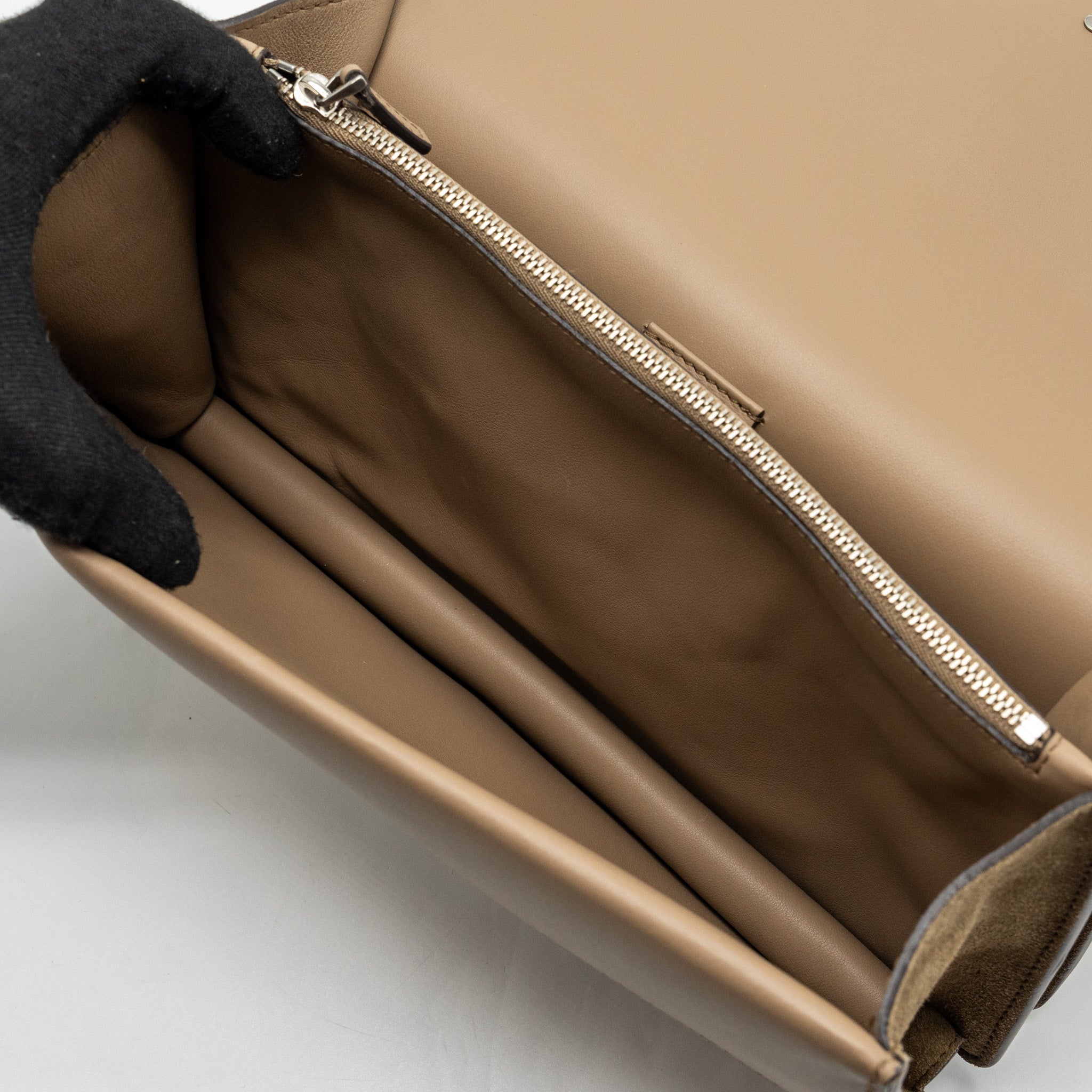 gucci-dionysus-shoulder-bag-suede-leather-light-brown-shw