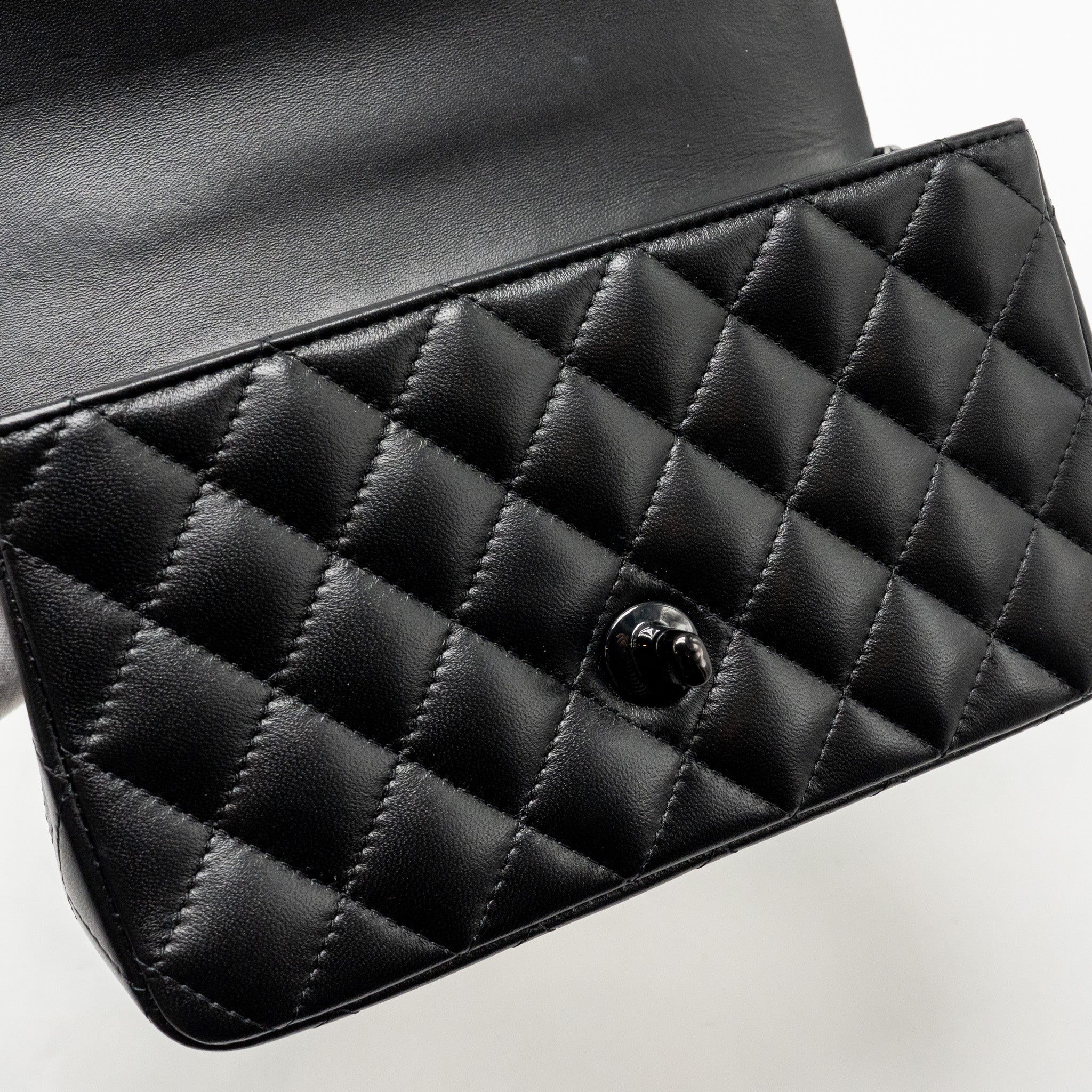 chanel-so-black