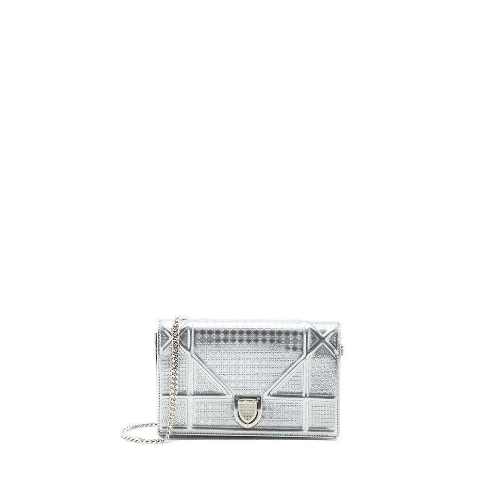 dior-diorama-wallet-on-chain-patent-metallic-silver-shw