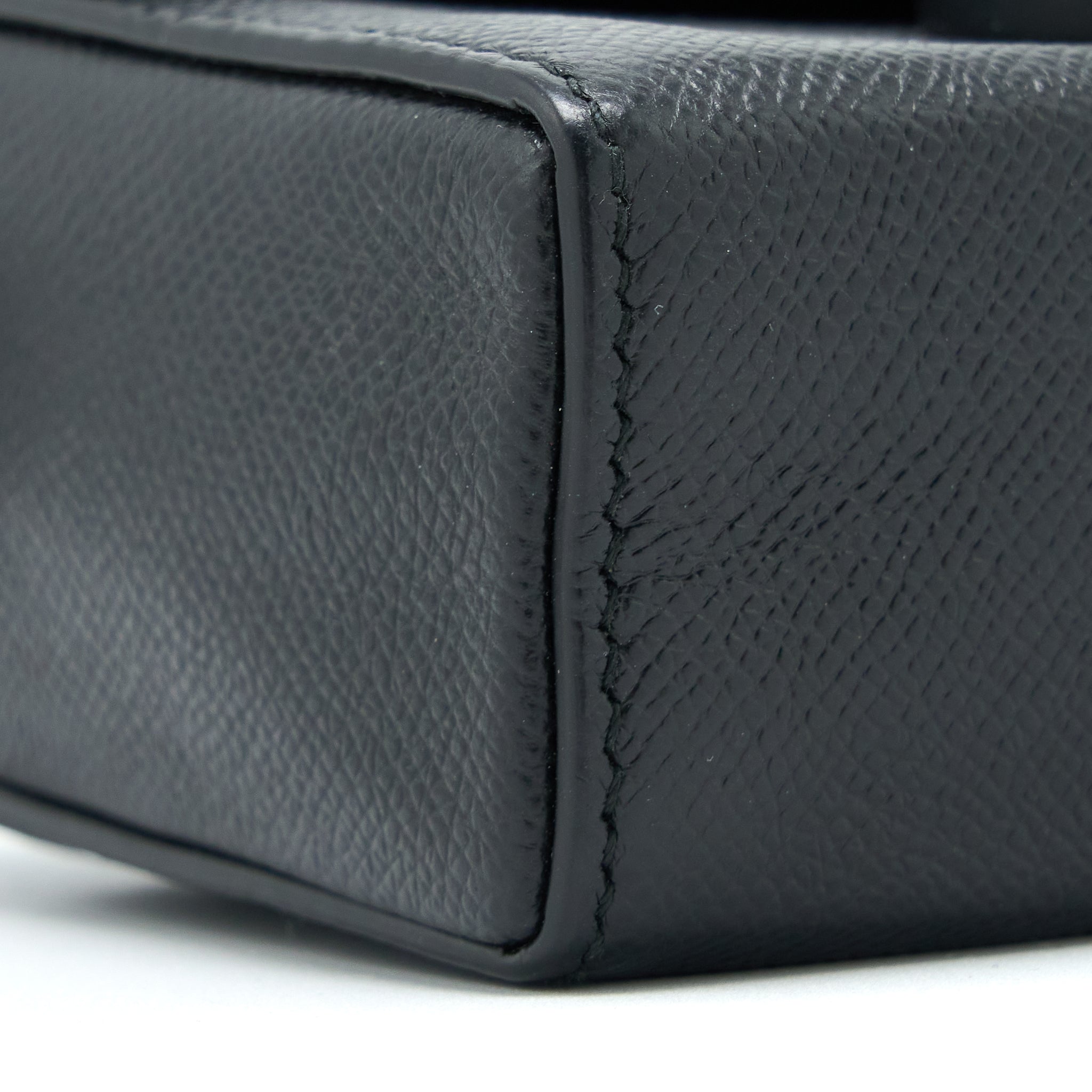 dior-30-montaigne-box-calfskin-black-with-black-hardware