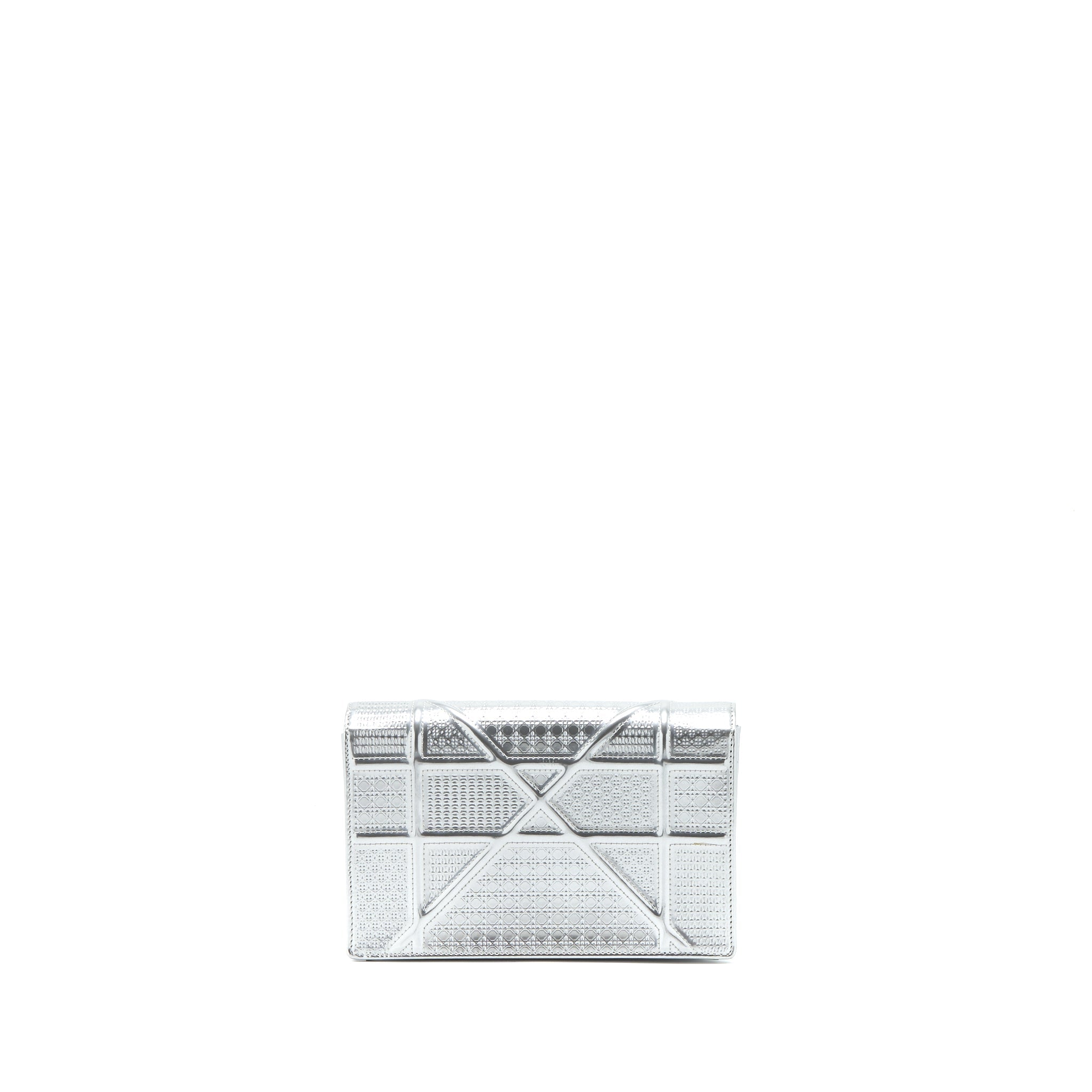 dior-diorama-wallet-on-chain-patent-metallic-silver-shw