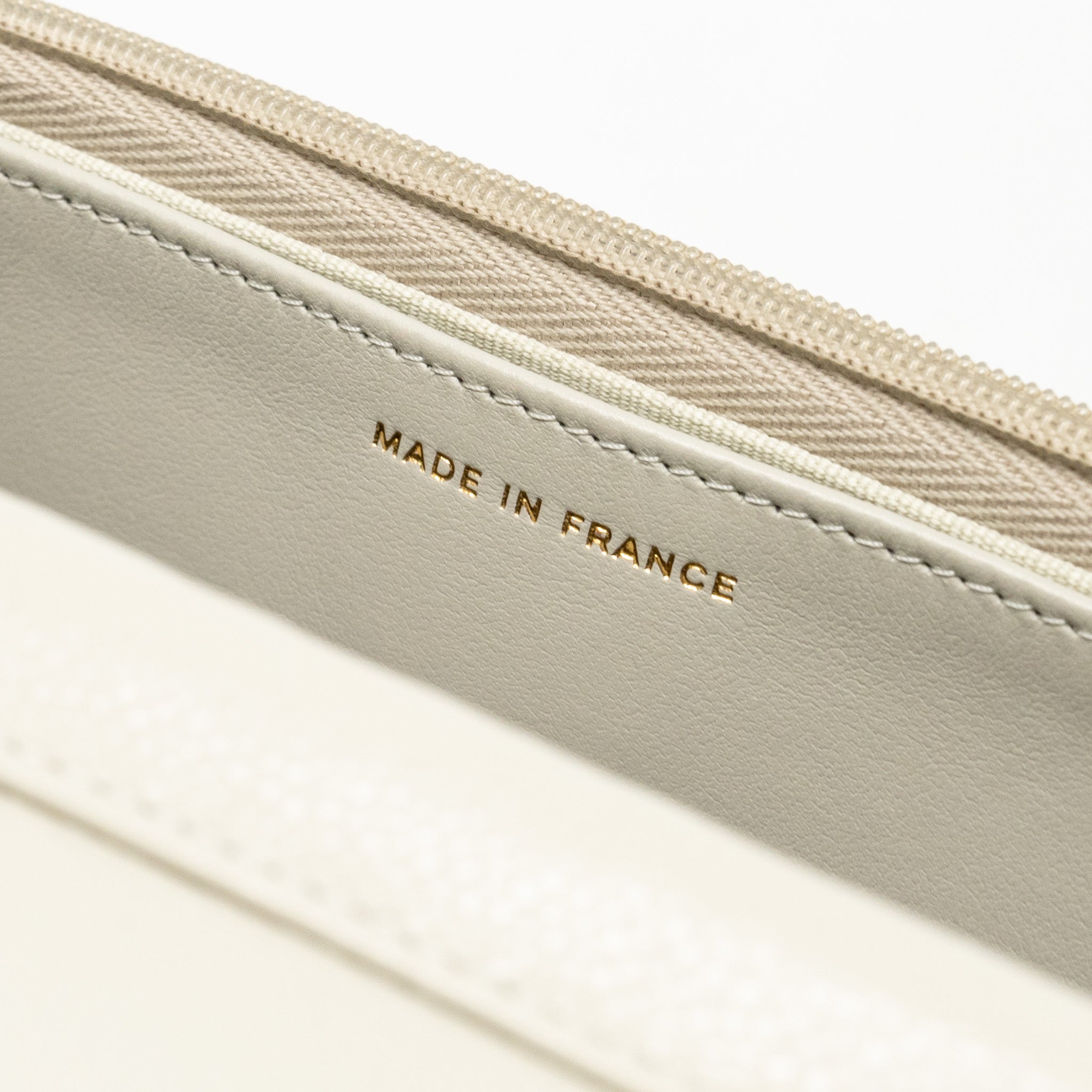 chanel-classic-wallet-on-chain-caviar-creamy-white-lghwmicrochip