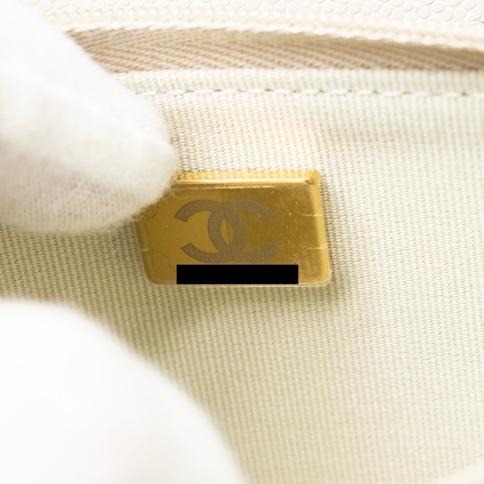 chanel-classic-wallet-on-chain-caviar-creamy-white-lghwmicrochip