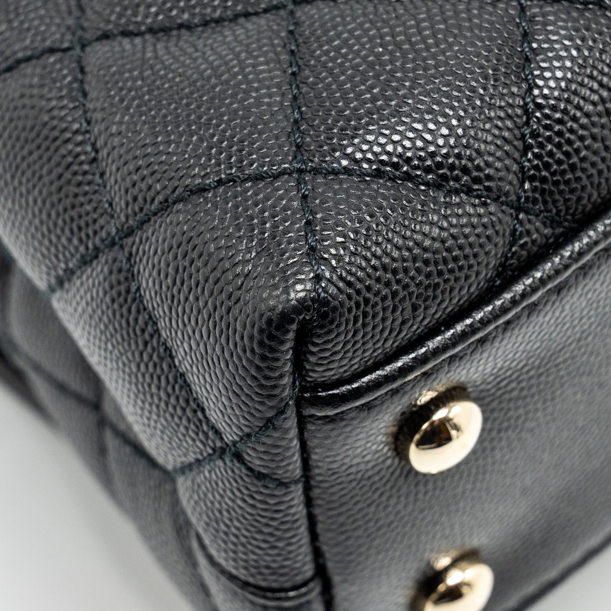 chanel-small-coco-handle-caviar-black-lghw-microchip-16