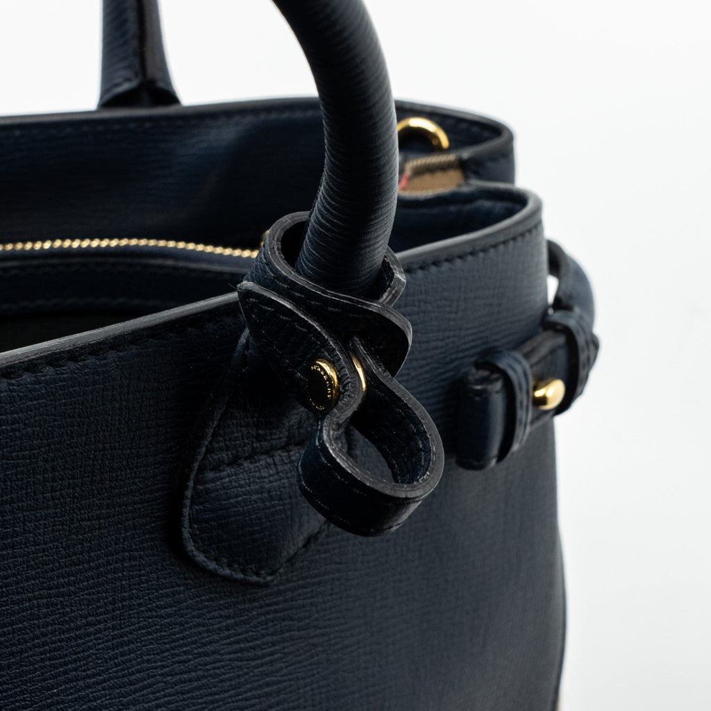 burberry-the-large-banner-bag-calfskin-dark-blue-multicolour-ghw