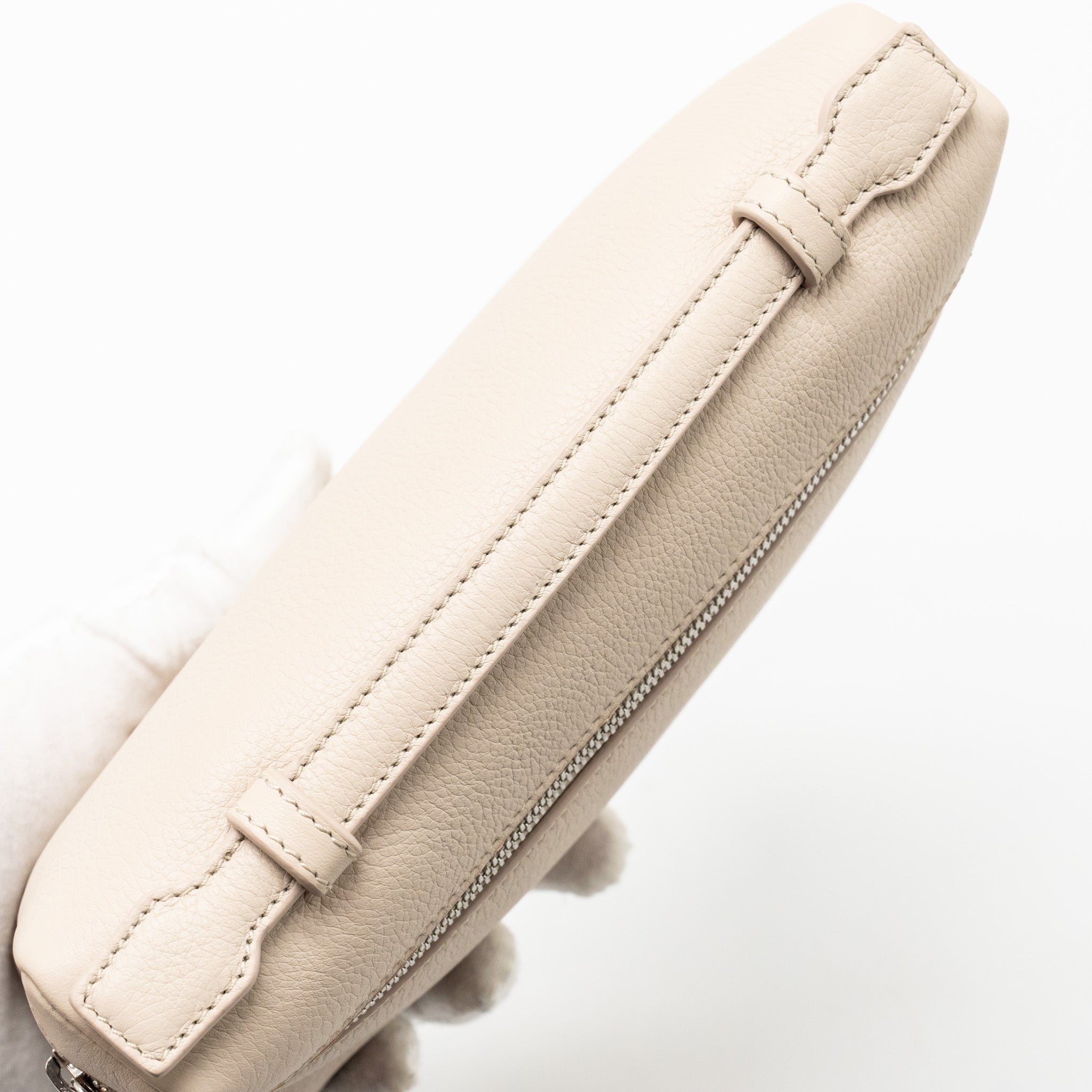 loro-piana-extra-pocket-l19-grained-calfskin-whisper-white-shw