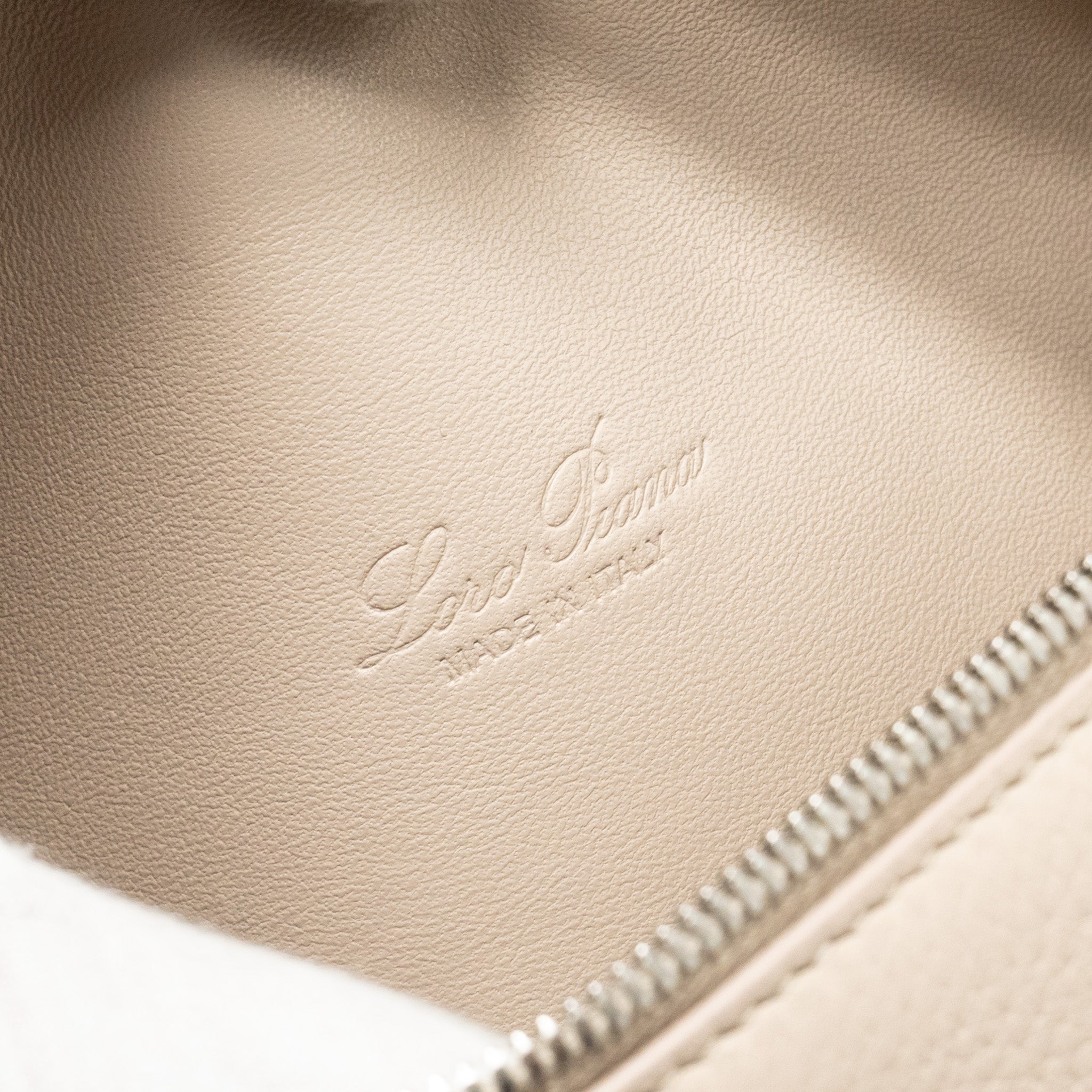 loro-piana-extra-pocket-l19-grained-calfskin-whisper-white-shw
