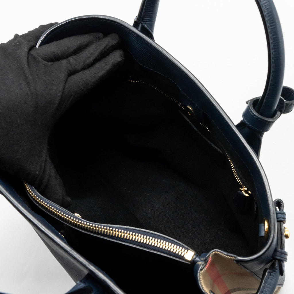 burberry-the-large-banner-bag-calfskin-dark-blue-multicolour-ghw