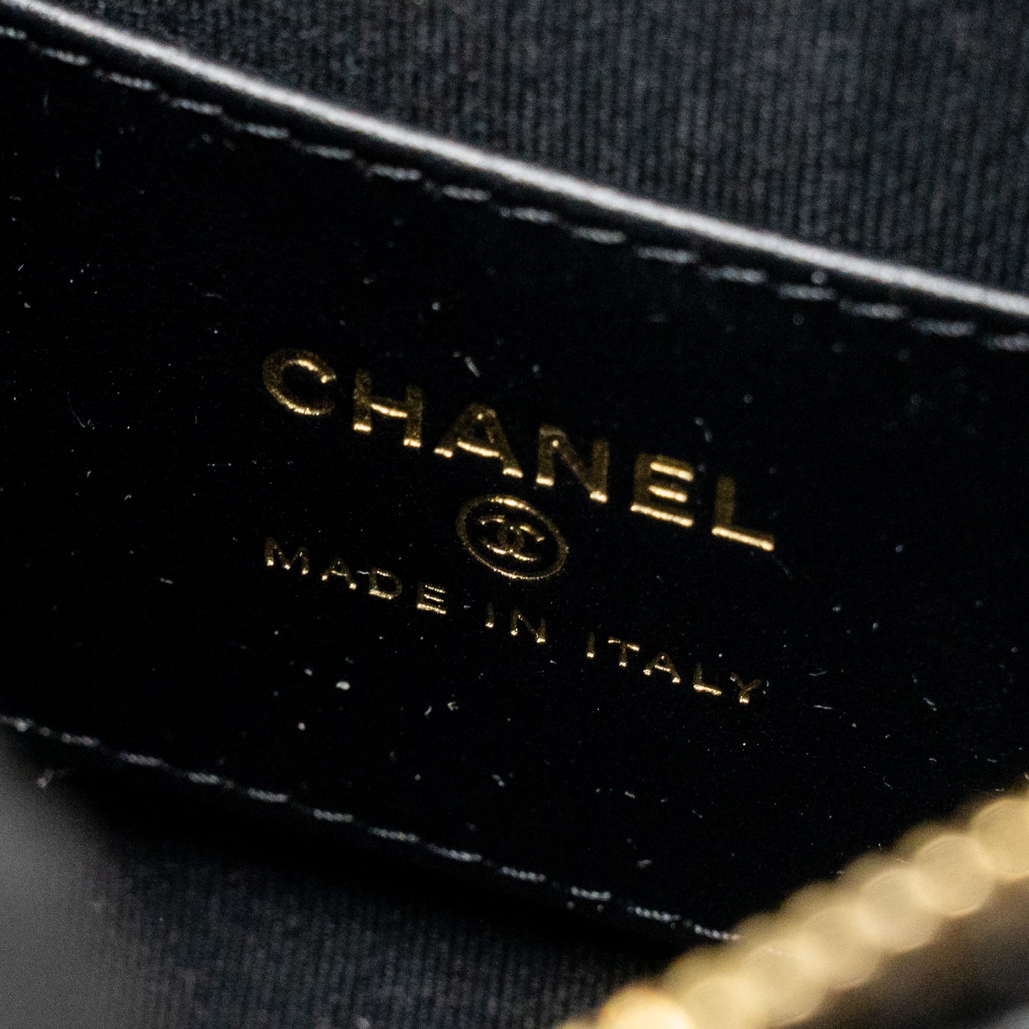 chanel-23b-round-clutch-caviar-black-lghwmicrochip