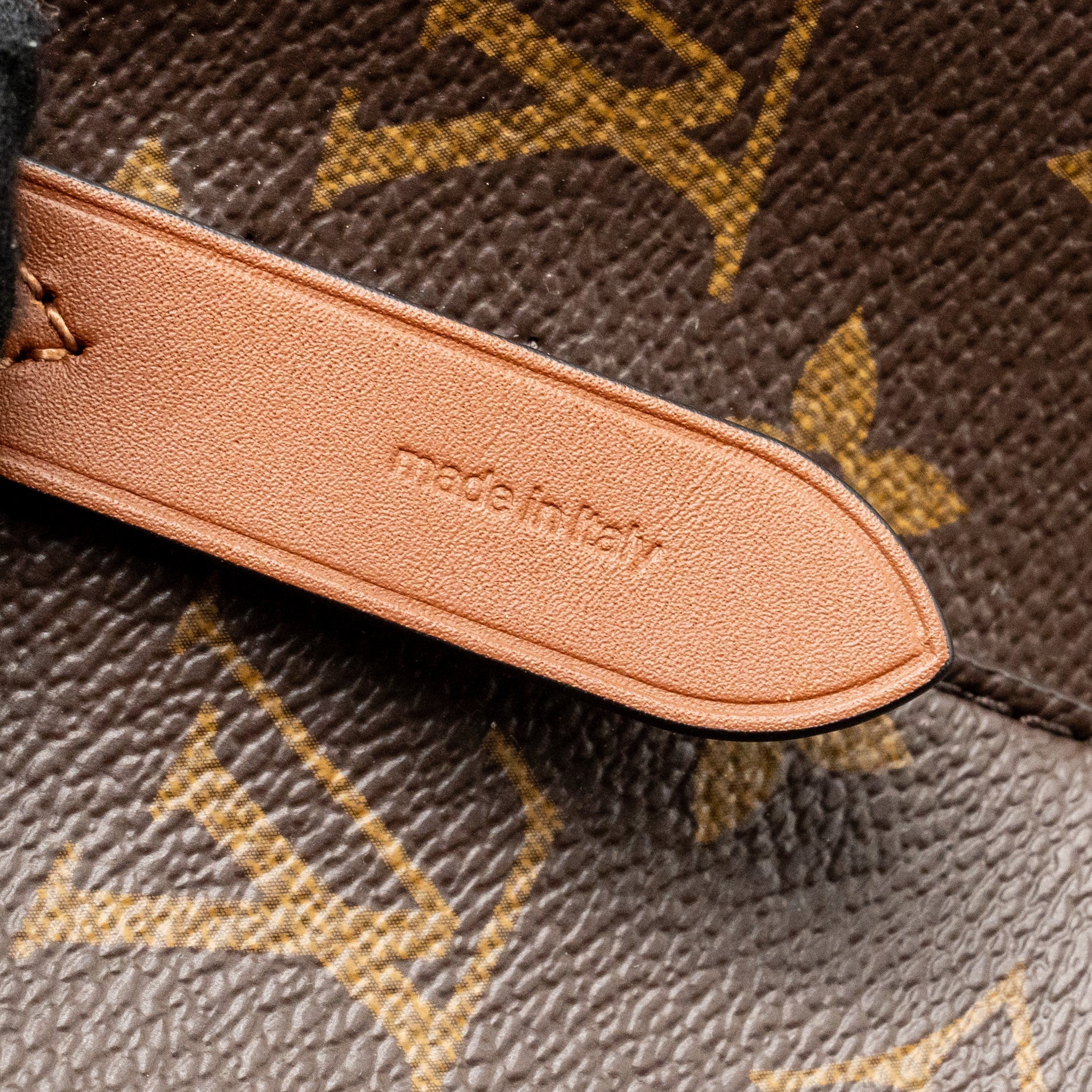 louis-vuitton-neonoe-mm-monogram-canvas-caramel-ghw