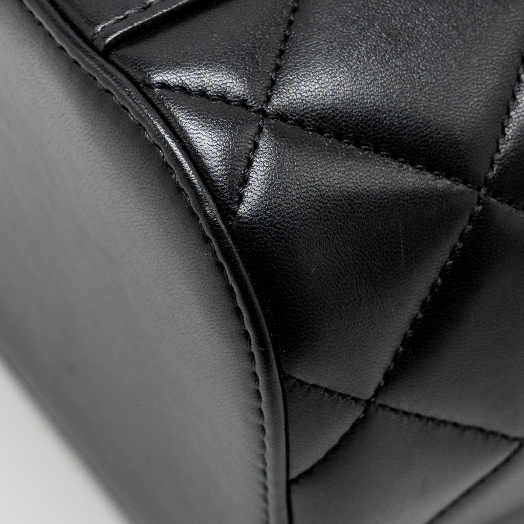chanel-trendy-cc-round-vanity-case-crossbody-bag-lambskin-black-lghw-1