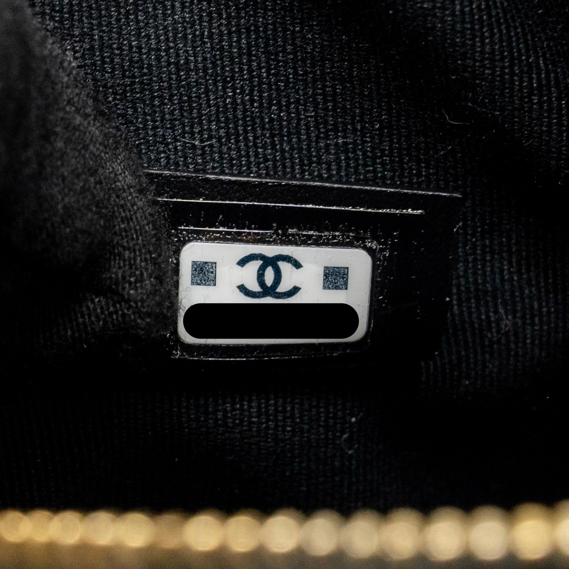 chanel-23b-round-clutch-caviar-black-lghwmicrochip