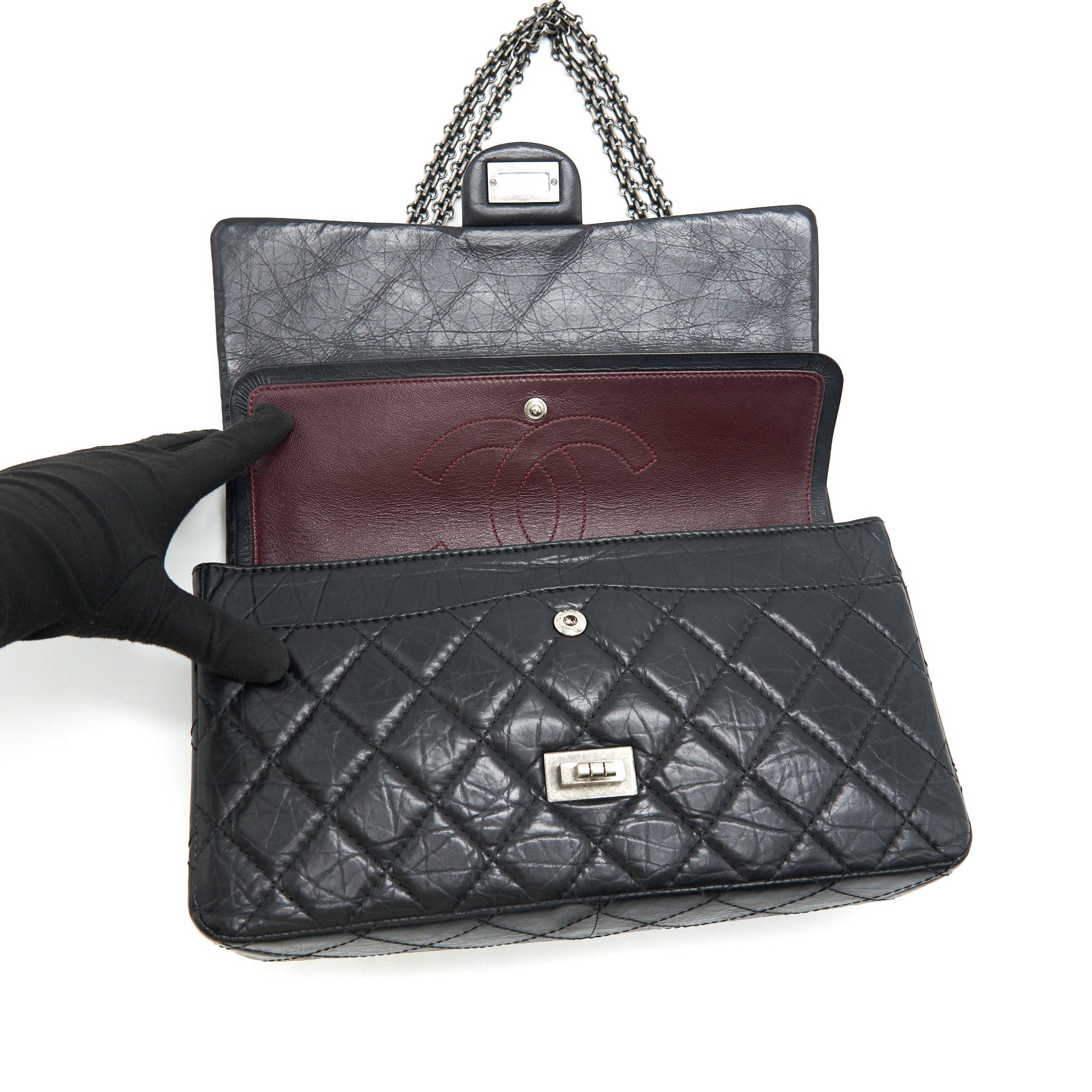 chanel-reissue-226-in-black-ruthenium-silver-hardware-1