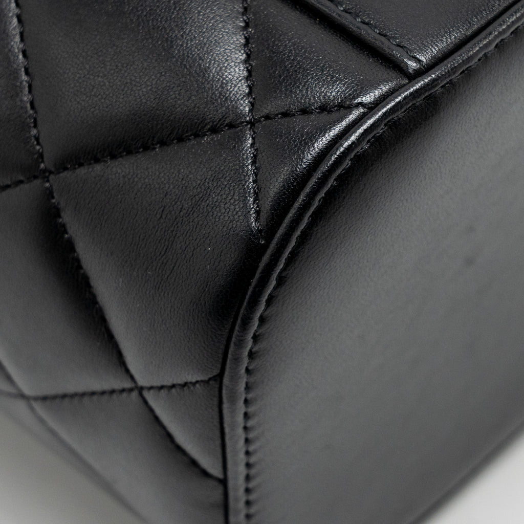 chanel-trendy-cc-round-vanity-case-crossbody-bag-lambskin-black-lghw-1