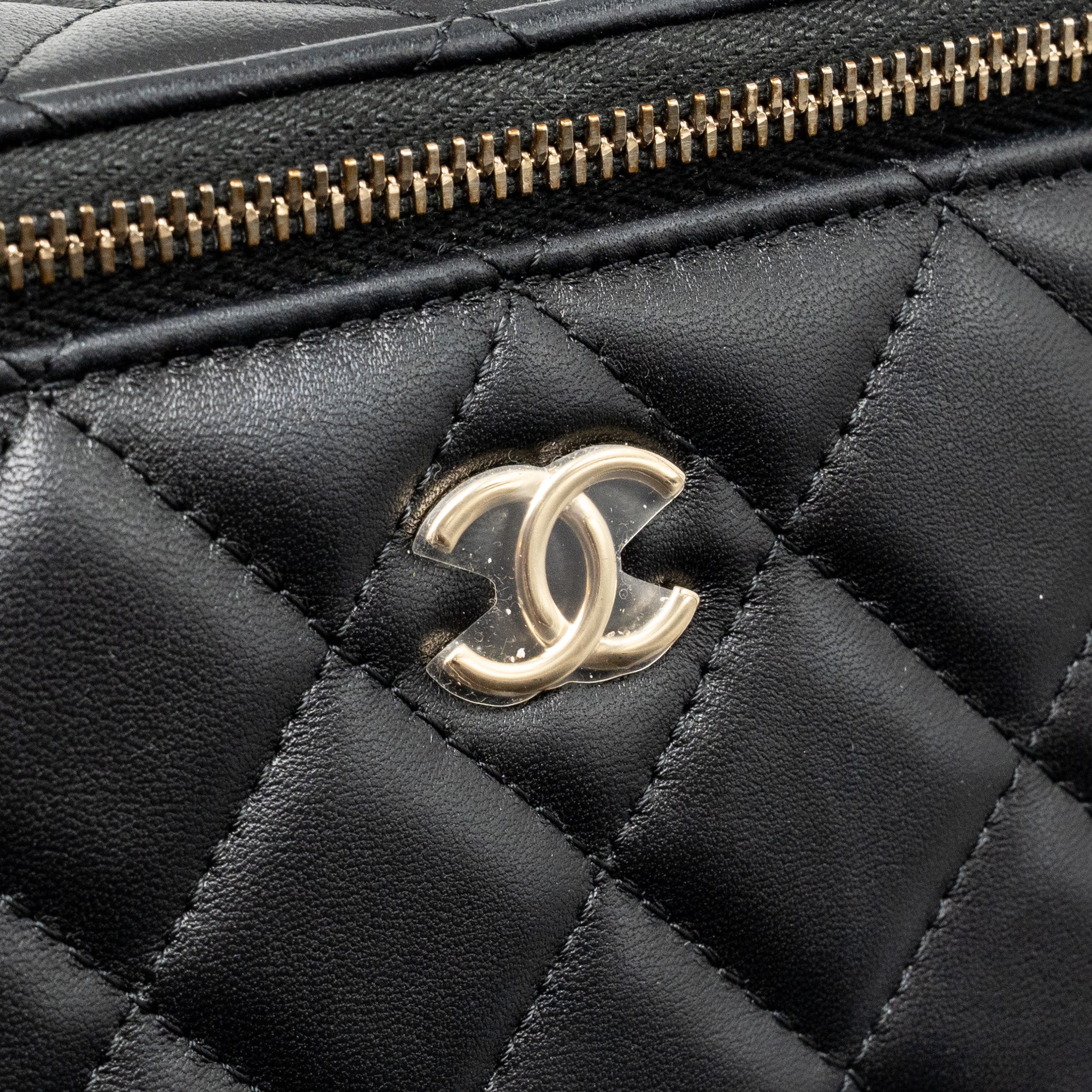 chanel-top-handle-long-vanity-case-with-chain-lambskin-black-lghwmicrochip