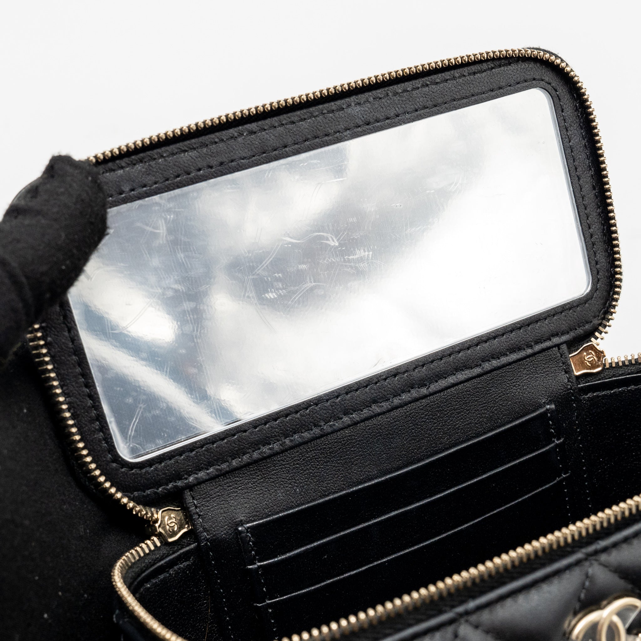 chanel-top-handle-long-vanity-case-with-chain-lambskin-black-lghwmicrochip