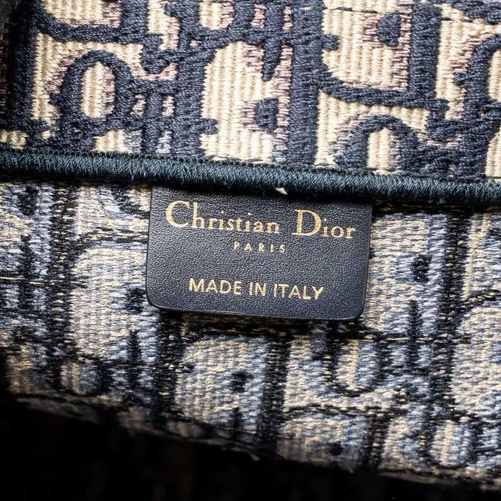 dior-large-book-tote-oblique-embroidery-ecru-blue-copy