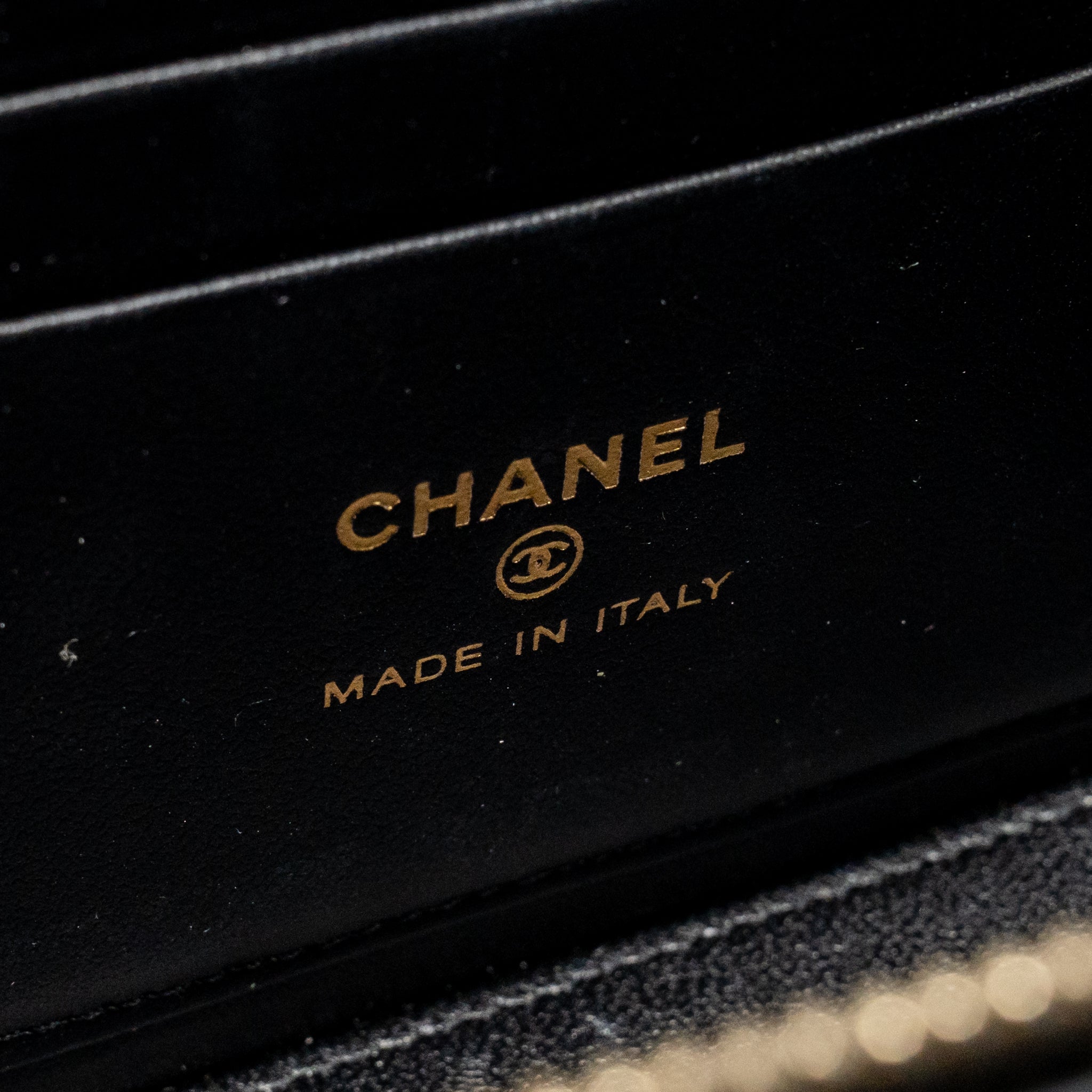 chanel-top-handle-long-vanity-case-with-chain-lambskin-black-lghwmicrochip