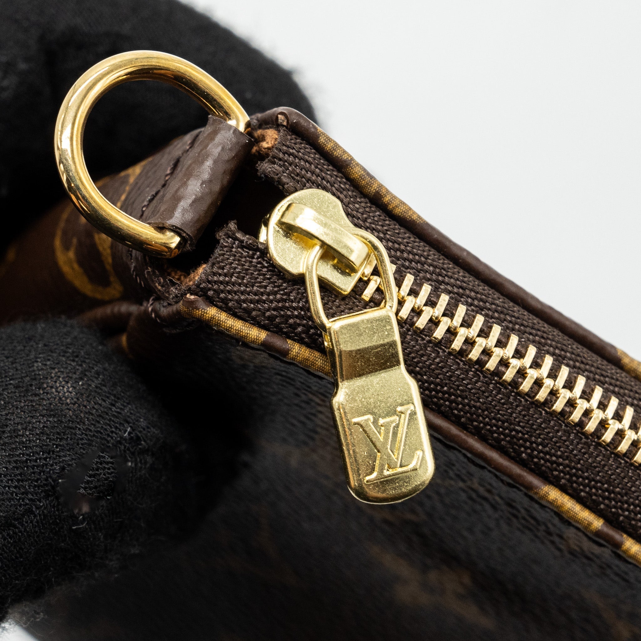 louis-vuitton-mini-pochette-accessories-monogram-canvas-ghw-5