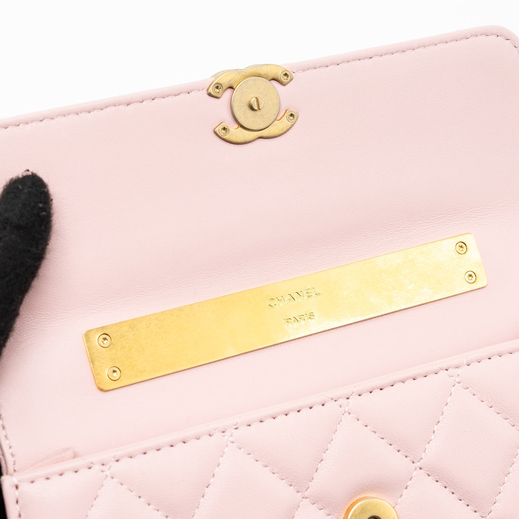 chanel-22b-flap-bag-with-enamel-top-handle-lambskin-light-pink-ghw