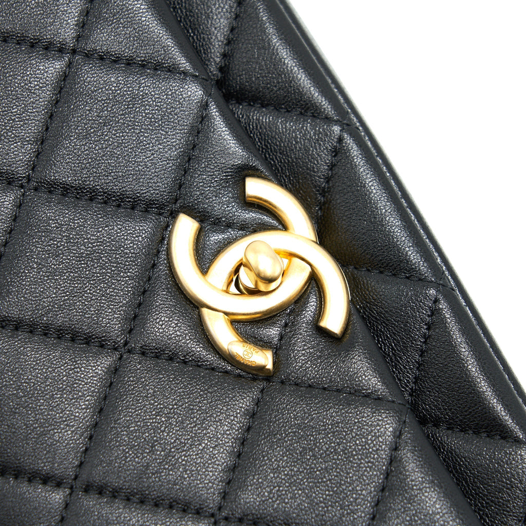 chanel-shiny-lambskin-flap-bag-black-ghw