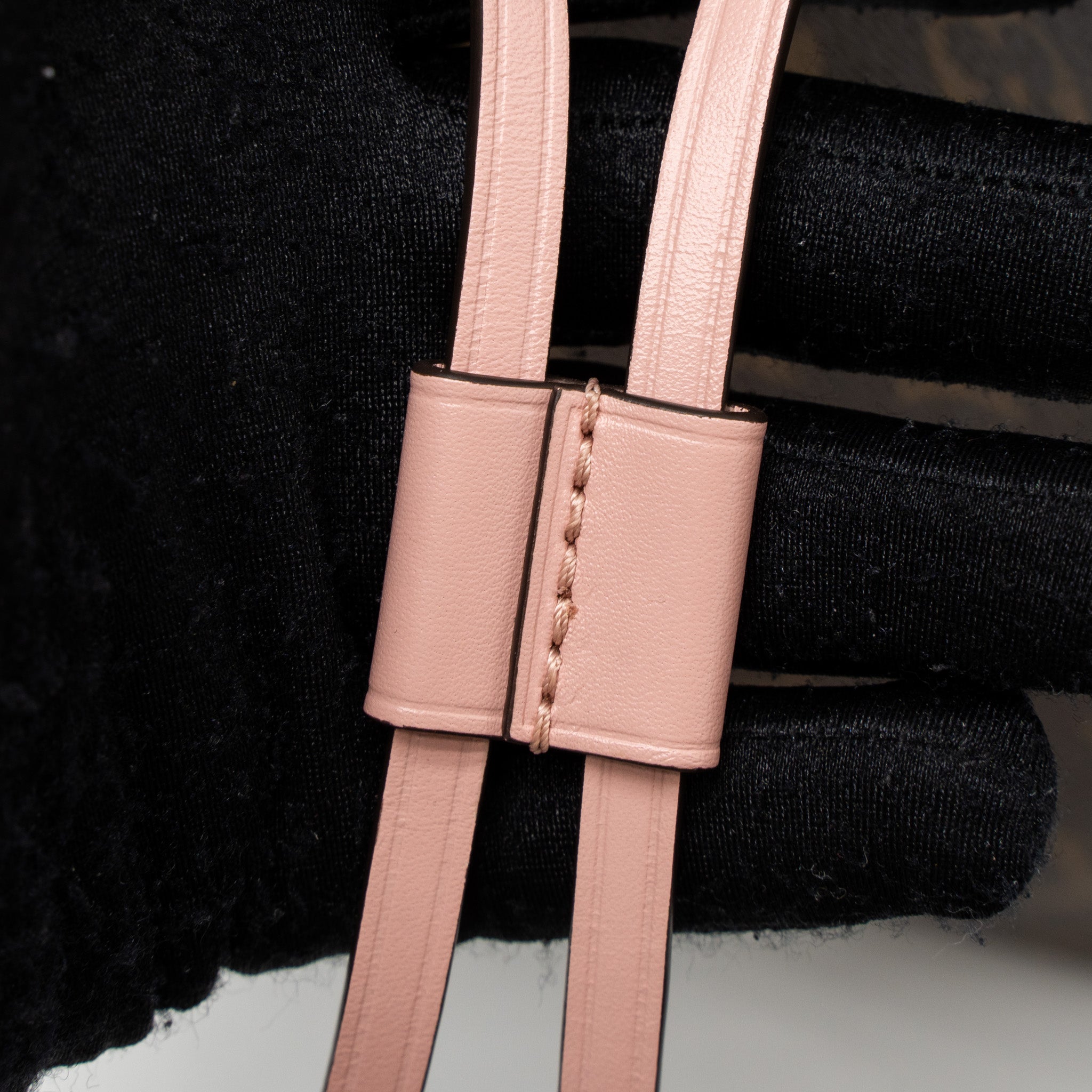 louis-vuitton-neonoe-monogram-canvas-rose-poudre-ghw-new-version