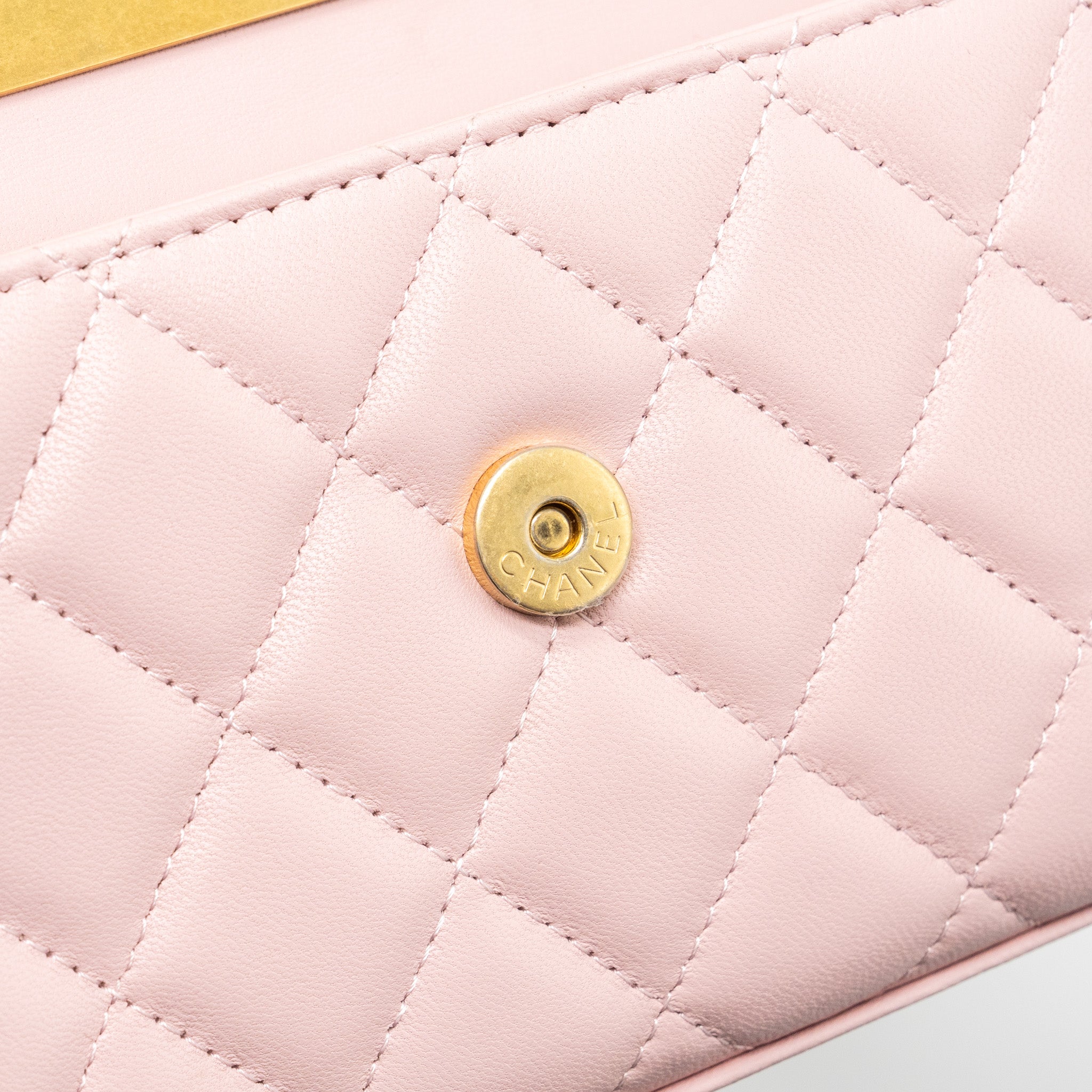 chanel-22b-flap-bag-with-enamel-top-handle-lambskin-light-pink-ghw
