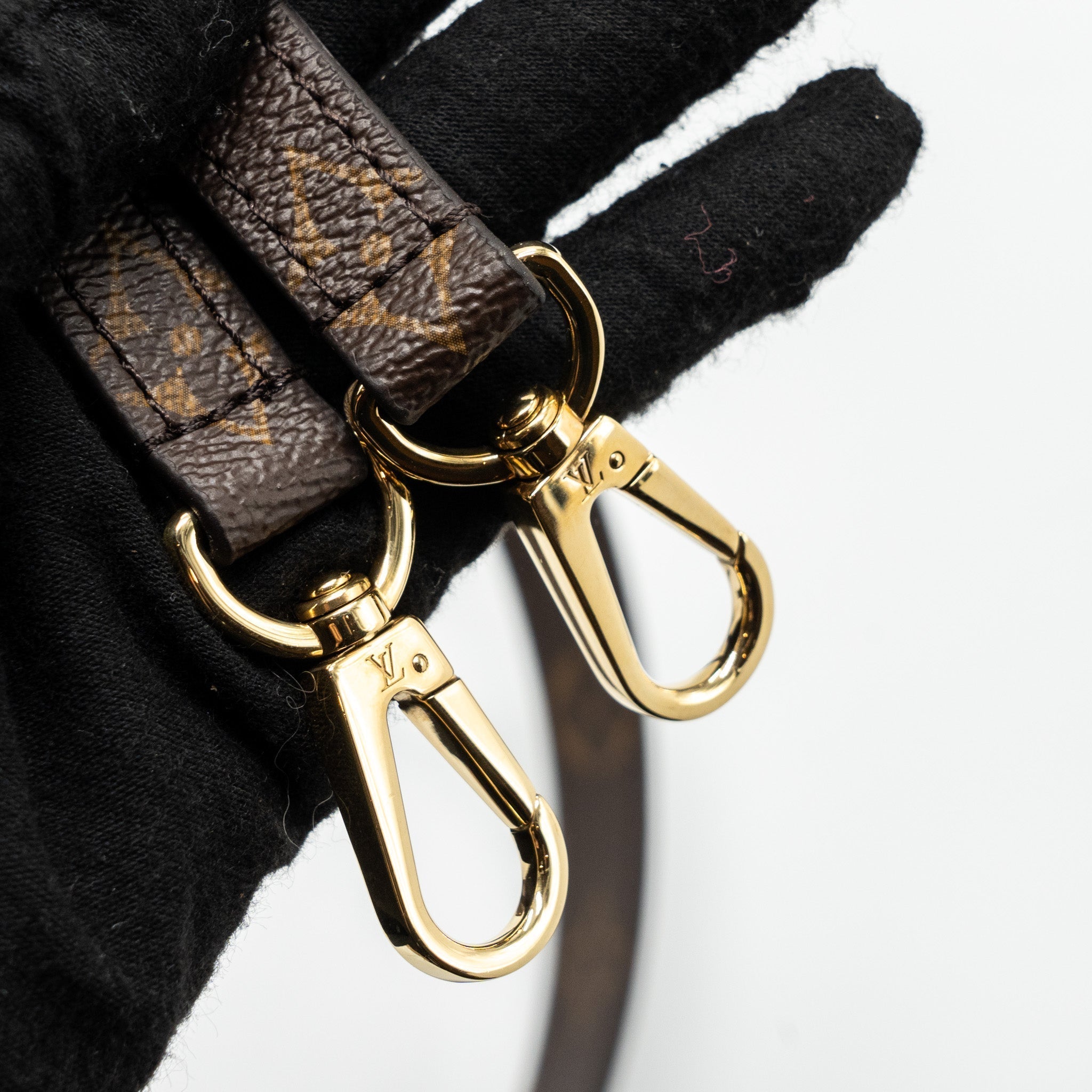 louis-vuitton-montaigne-bb-monogram-canvas-ghw-1