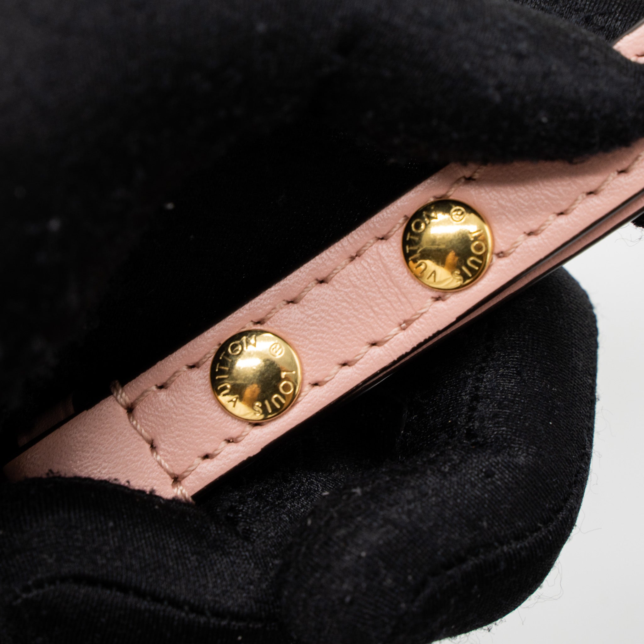 louis-vuitton-neonoe-monogram-canvas-rose-poudre-ghw-new-version